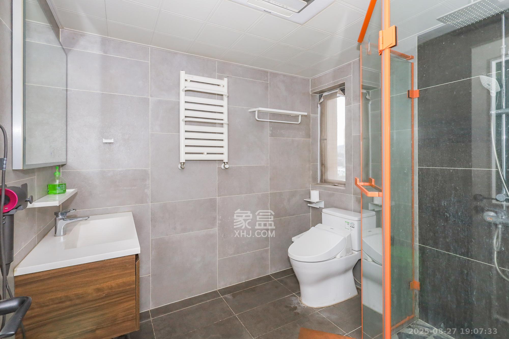 八方小区C区  1室0厅0卫    435.0万卫生间