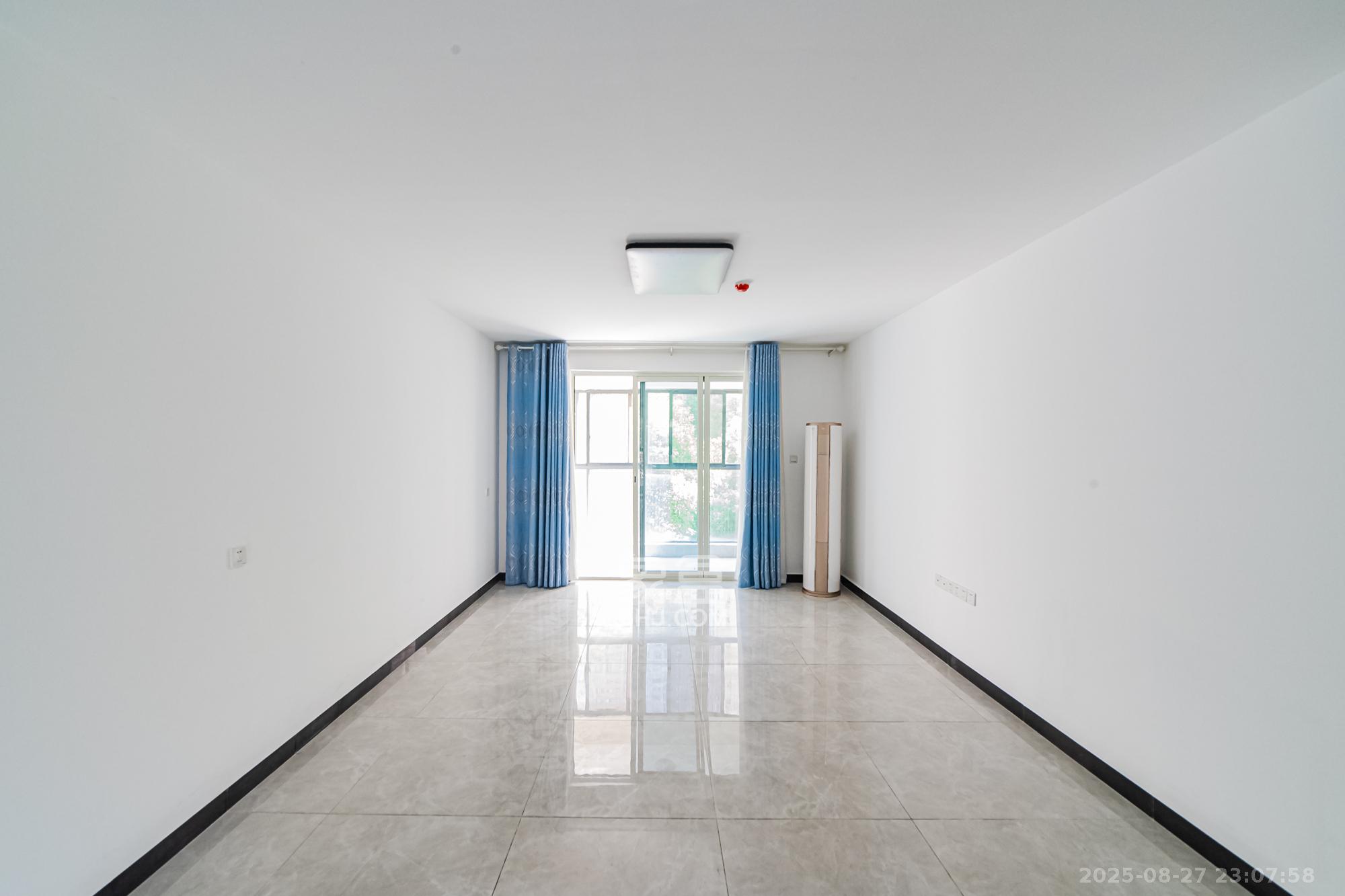 北辰三角洲E4区  4室2厅2卫    158.0万 北辰三角洲E4区  4室2厅2卫    158.0万客厅