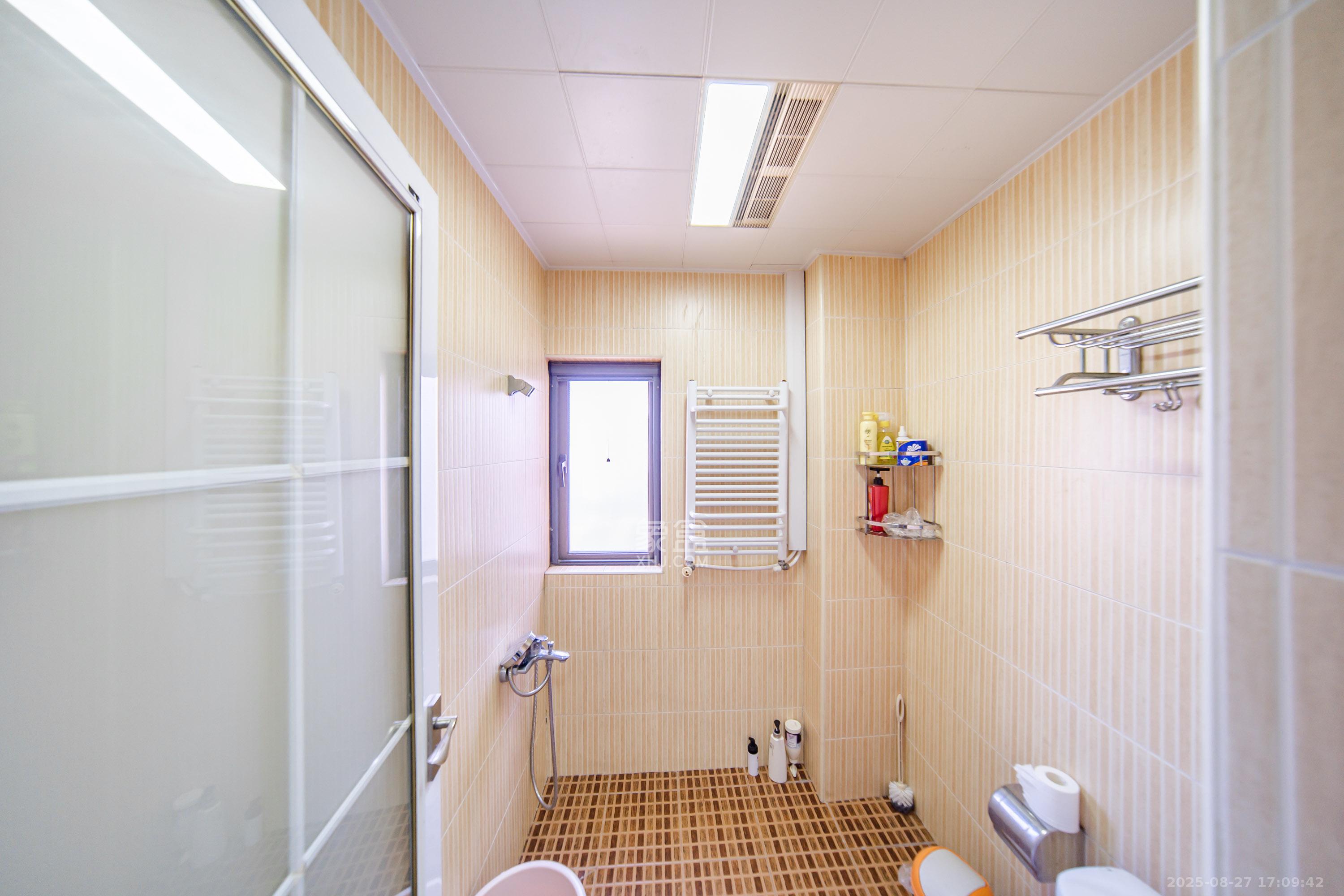 合能洋湖公馆  3室2厅2卫    96.0万 合能洋湖公馆  3室2厅2卫    96.0万卫生间