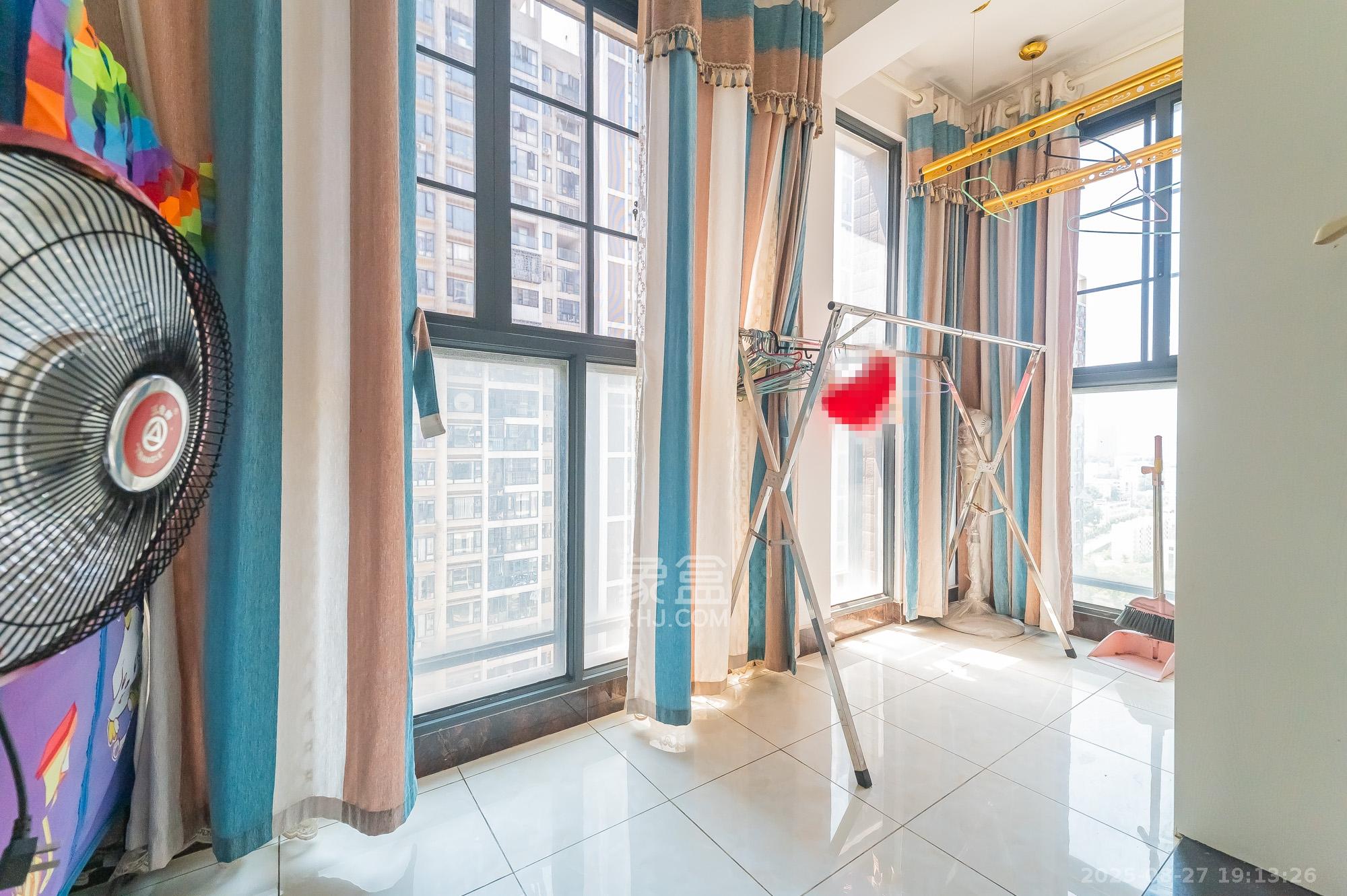 蓝山郡  4室2厅2卫    89.8万 蓝山郡  4室2厅2卫    89.8万阳台