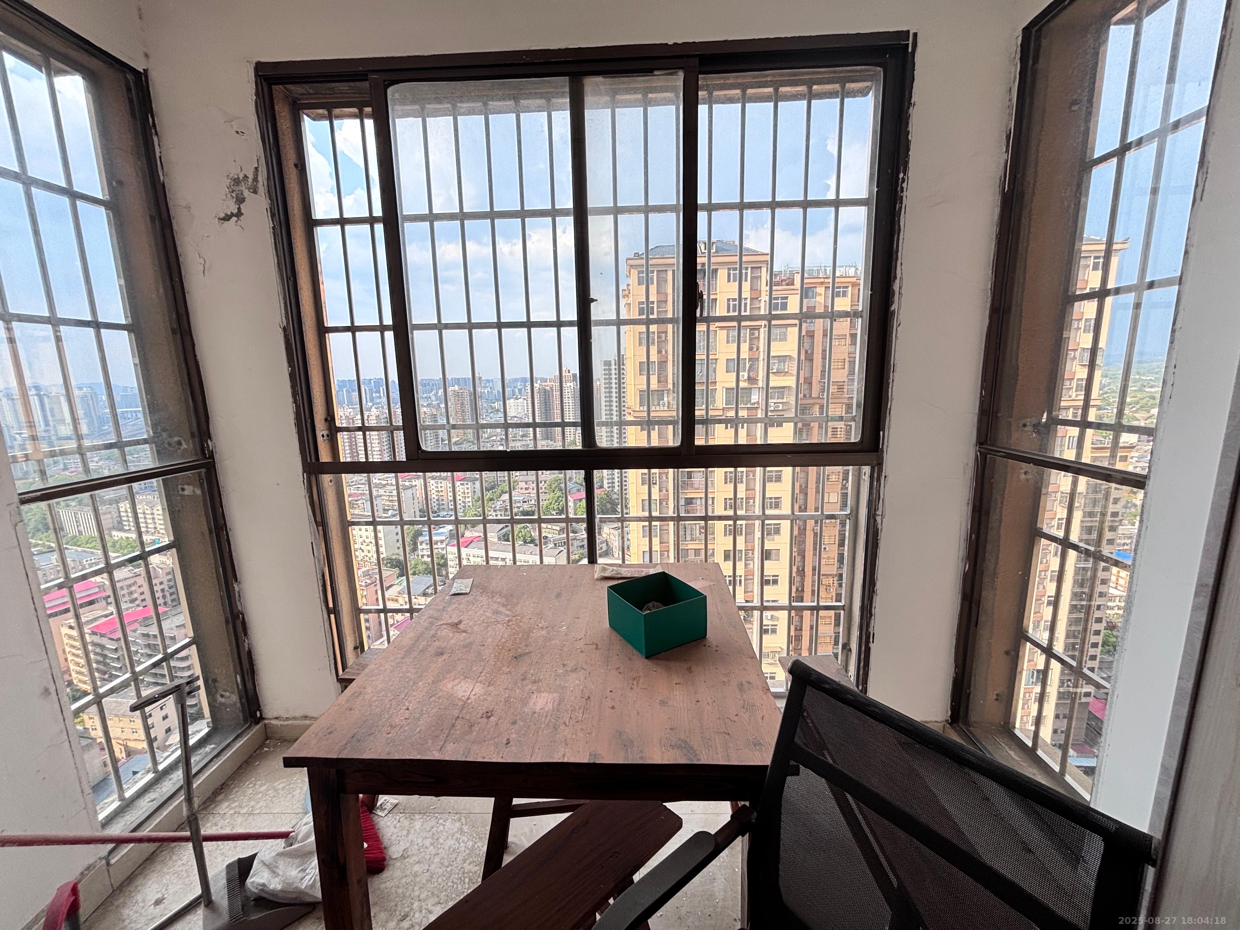 金路小区(杨柳村罗家冲) 4室2厅2卫 1900.0元/月 金路小区(杨柳村罗家冲) 4室2厅2卫 1900.0元/月室内图