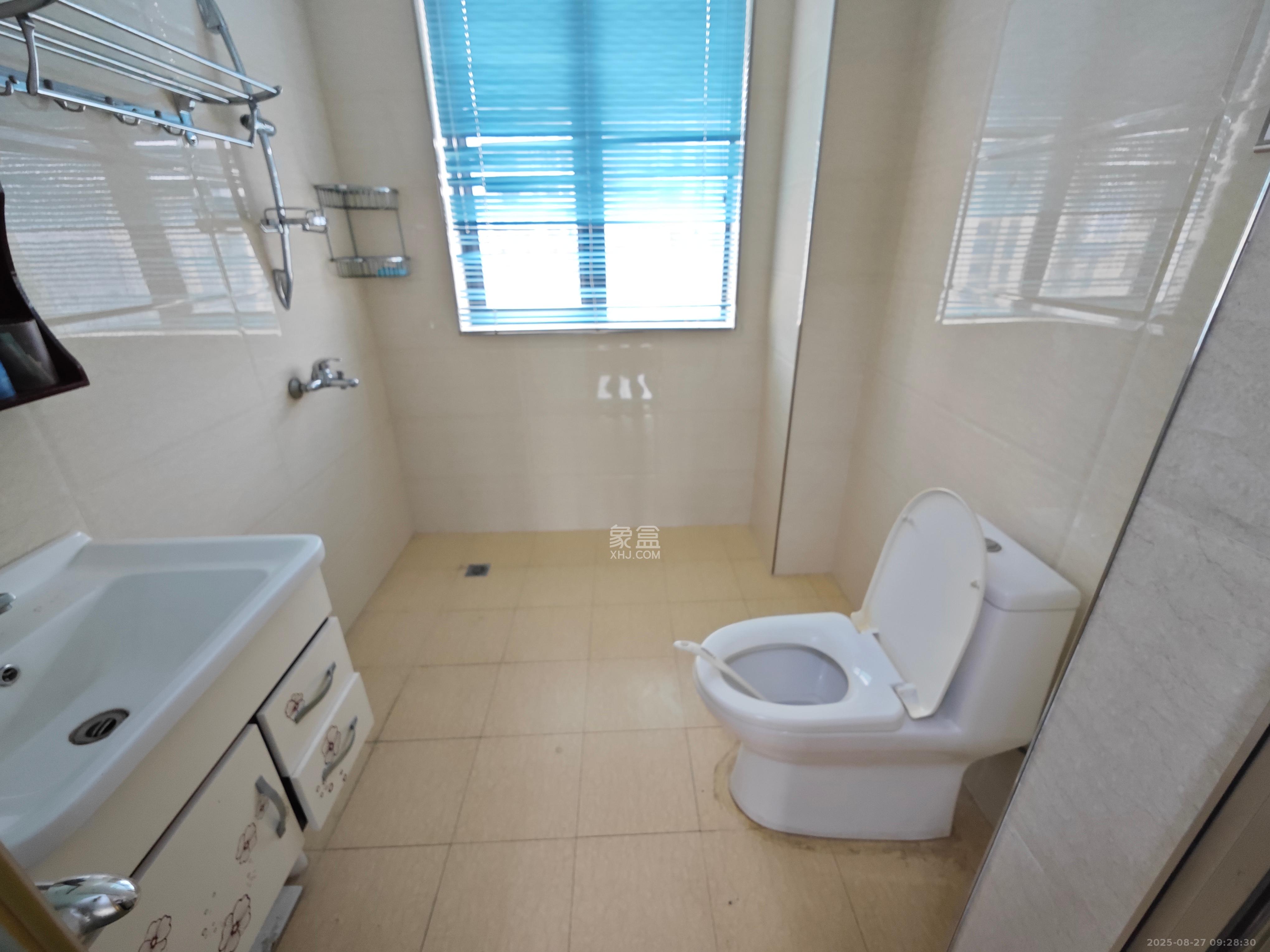 莱茵城 3室2厅1卫 2200.0元/月 莱茵城 3室2厅1卫 2200.0元/月室内图