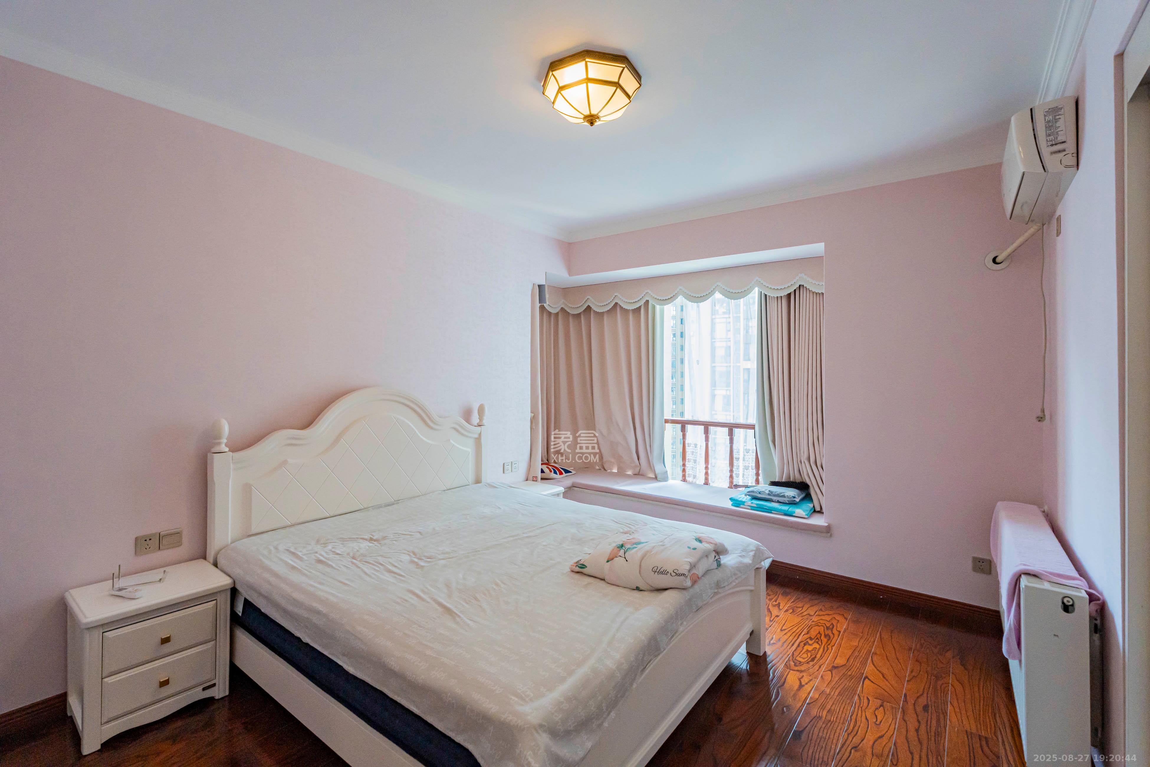 藏珑湖上国际花园  3室2厅1卫    155.0万 藏珑湖上国际花园  3室2厅1卫    155.0万卧室