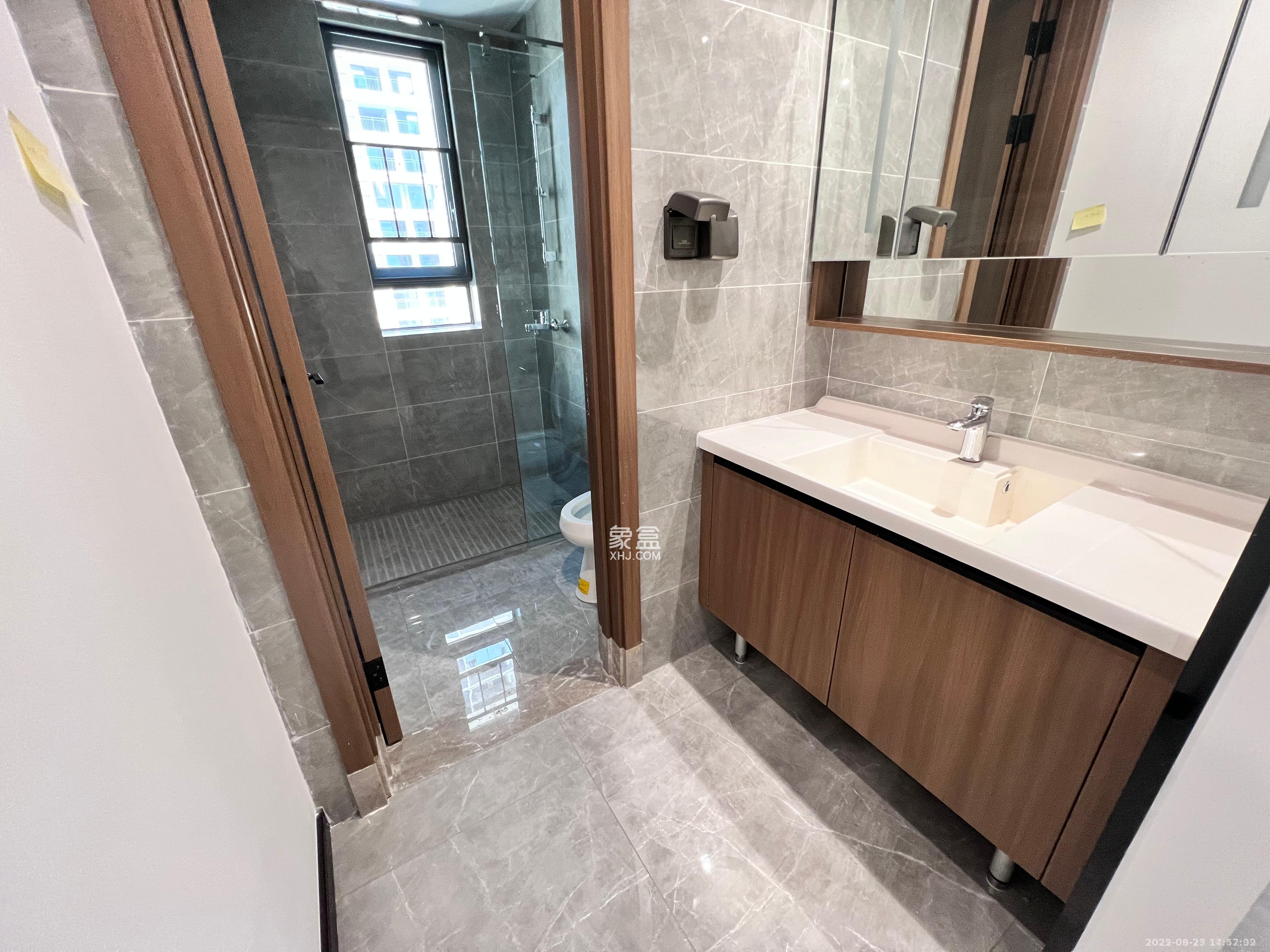 卓越中寰  1室0厅0卫    5000.0元/月 卓越中寰  1室0厅0卫    5000.0元/月室内图