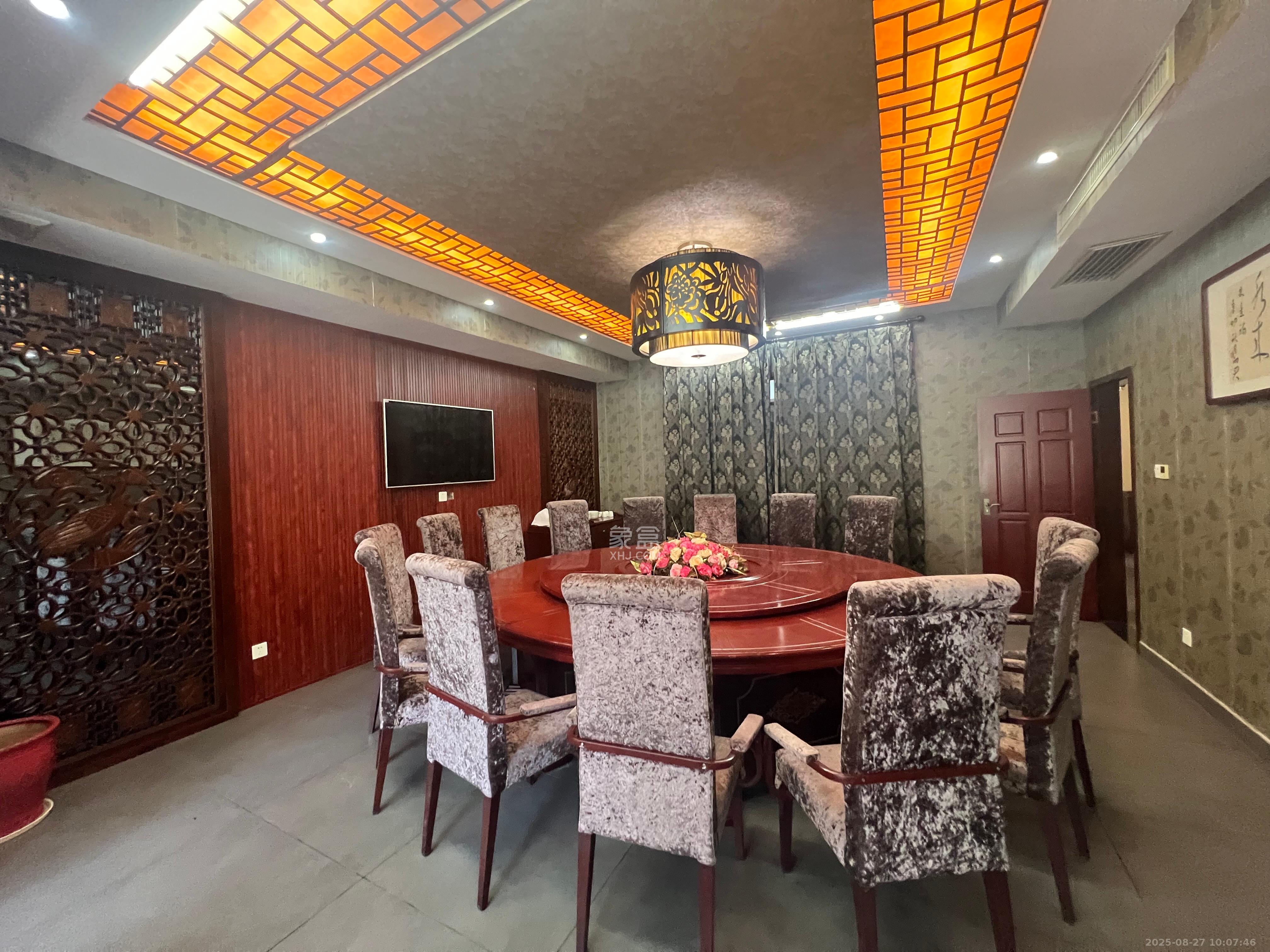 金色比华利 5室2厅2卫 9000.0元/月 金色比华利 5室2厅2卫 9000.0元/月室内图