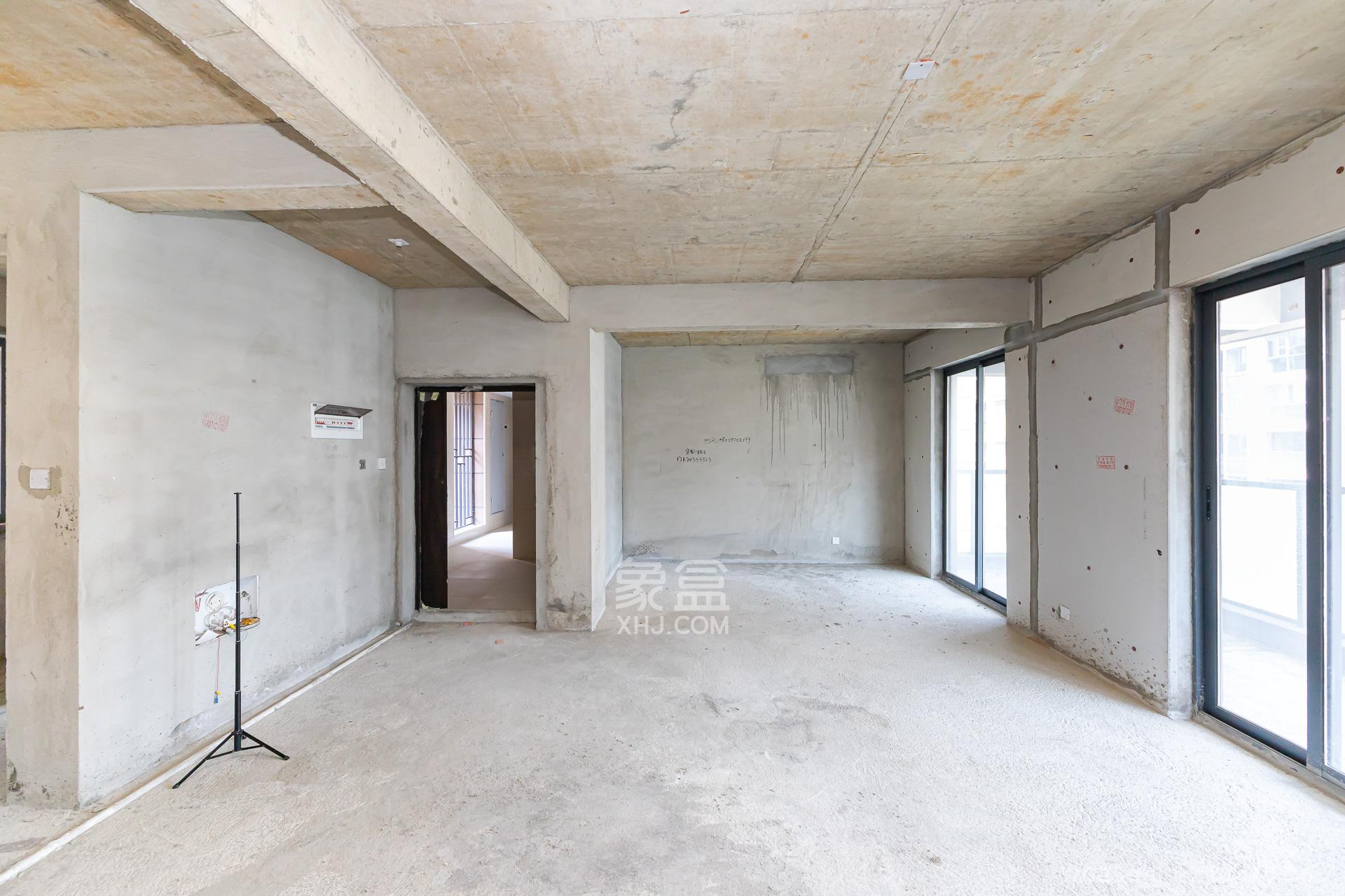 滨江学府  4室2厅2卫    135.0万 滨江学府  4室2厅2卫    135.0万客厅