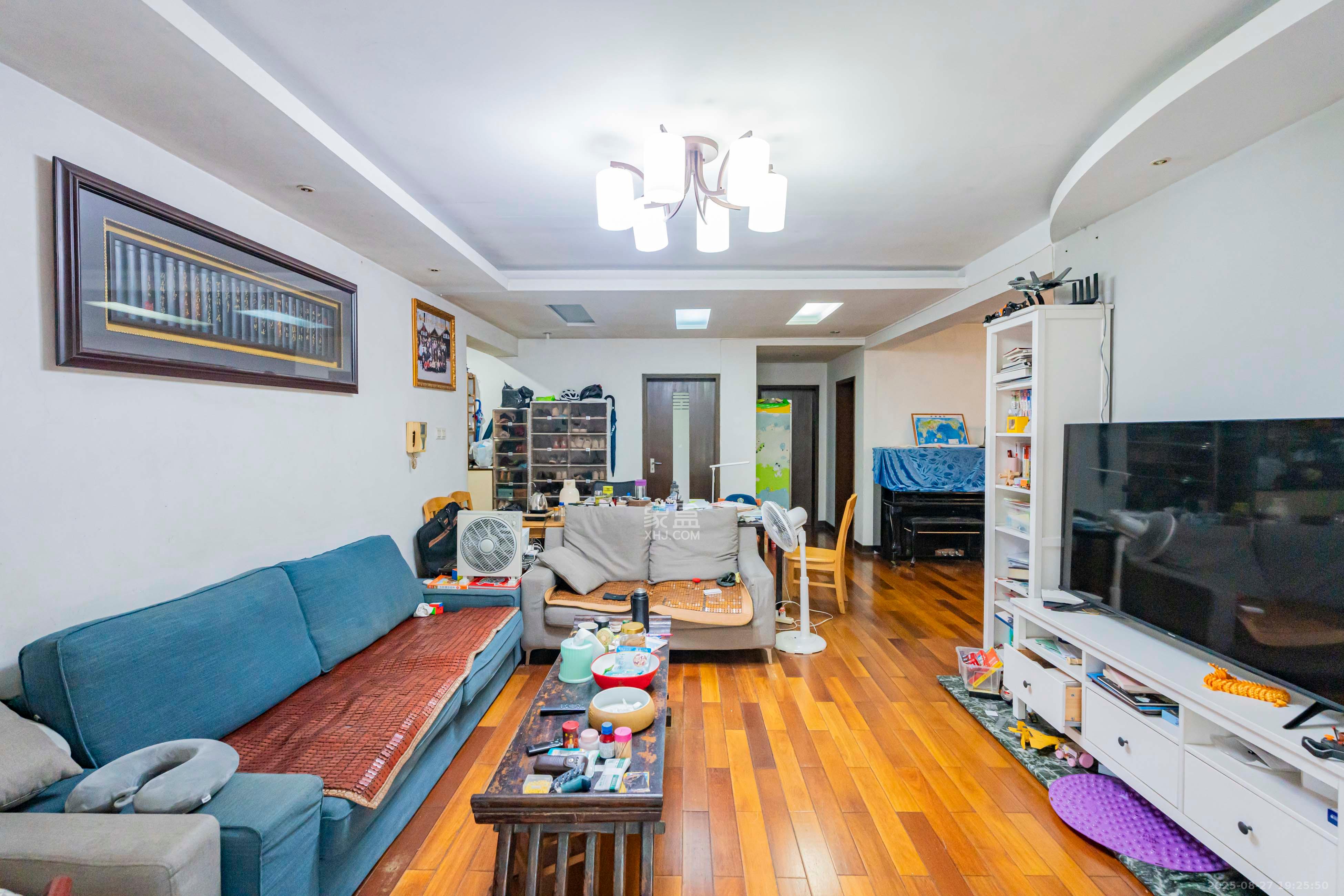 新家园  3室2厅1卫    70.0万 新家园  3室2厅1卫    70.0万客厅