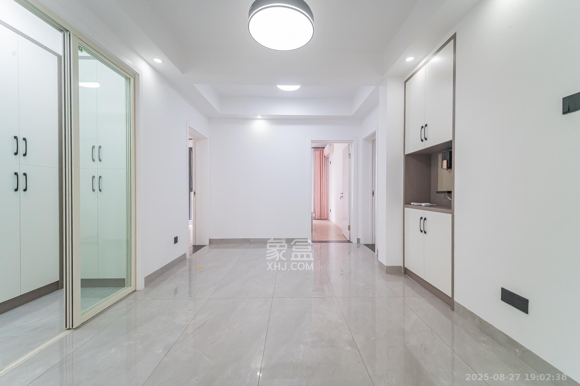 阳光丽景  3室2厅2卫    69.8万 阳光丽景  3室2厅2卫    69.8万客厅