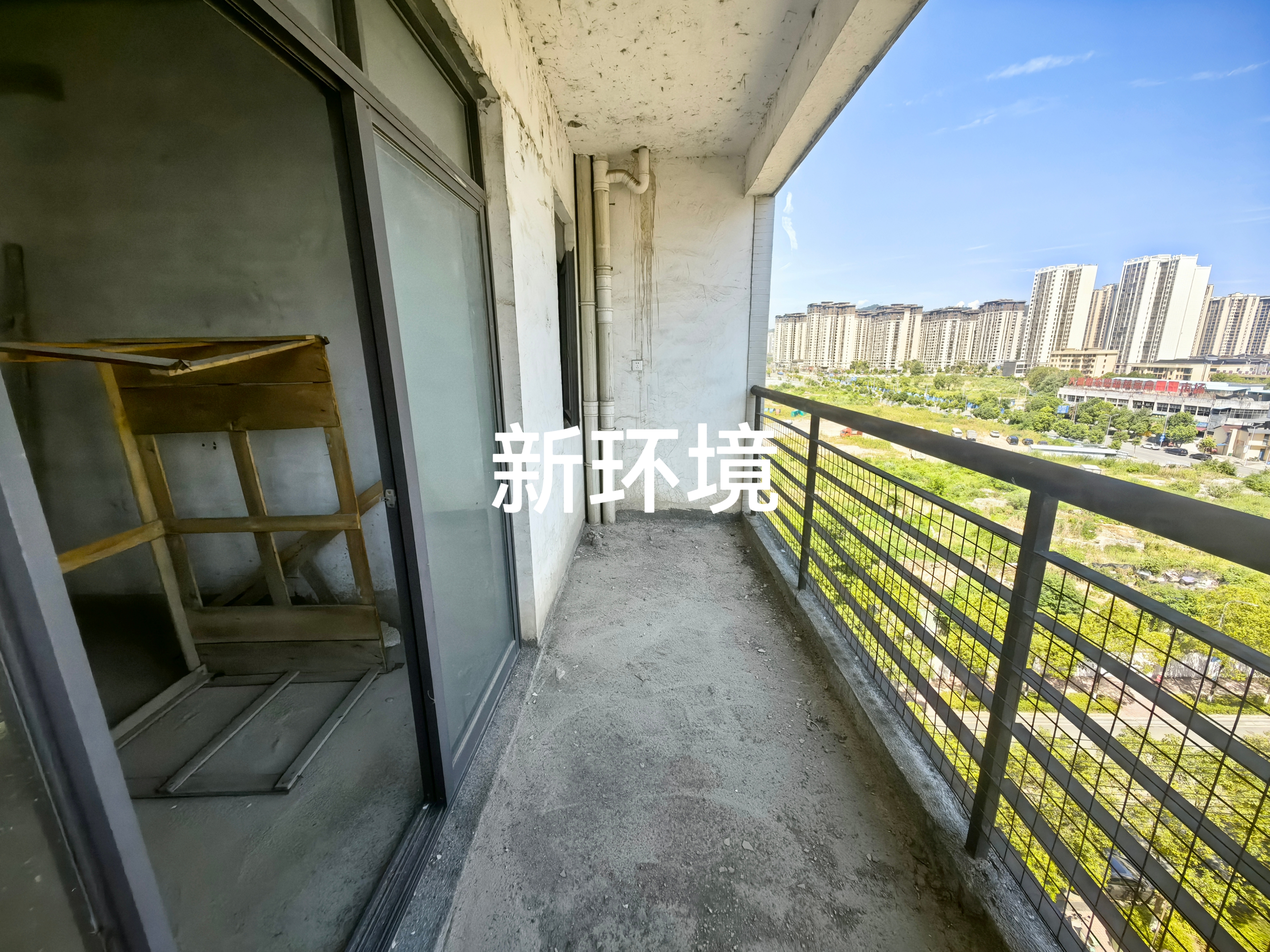 月亮湾二期A区  3室2厅2卫   65.00万客厅