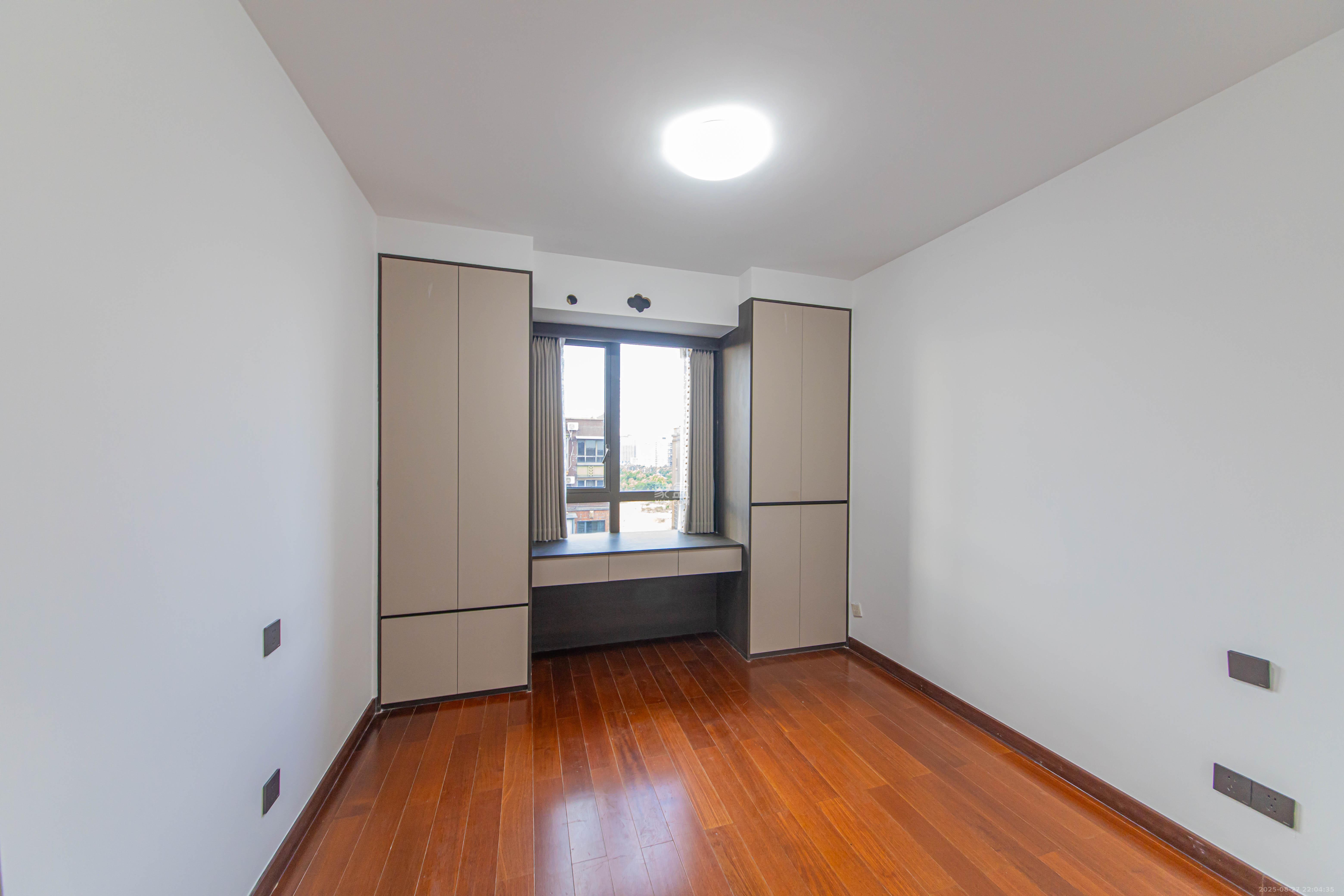 绿地公馆(绿地名邸)  4室2厅3卫    205.0万 绿地公馆(绿地名邸)  4室2厅3卫    205.0万卧室