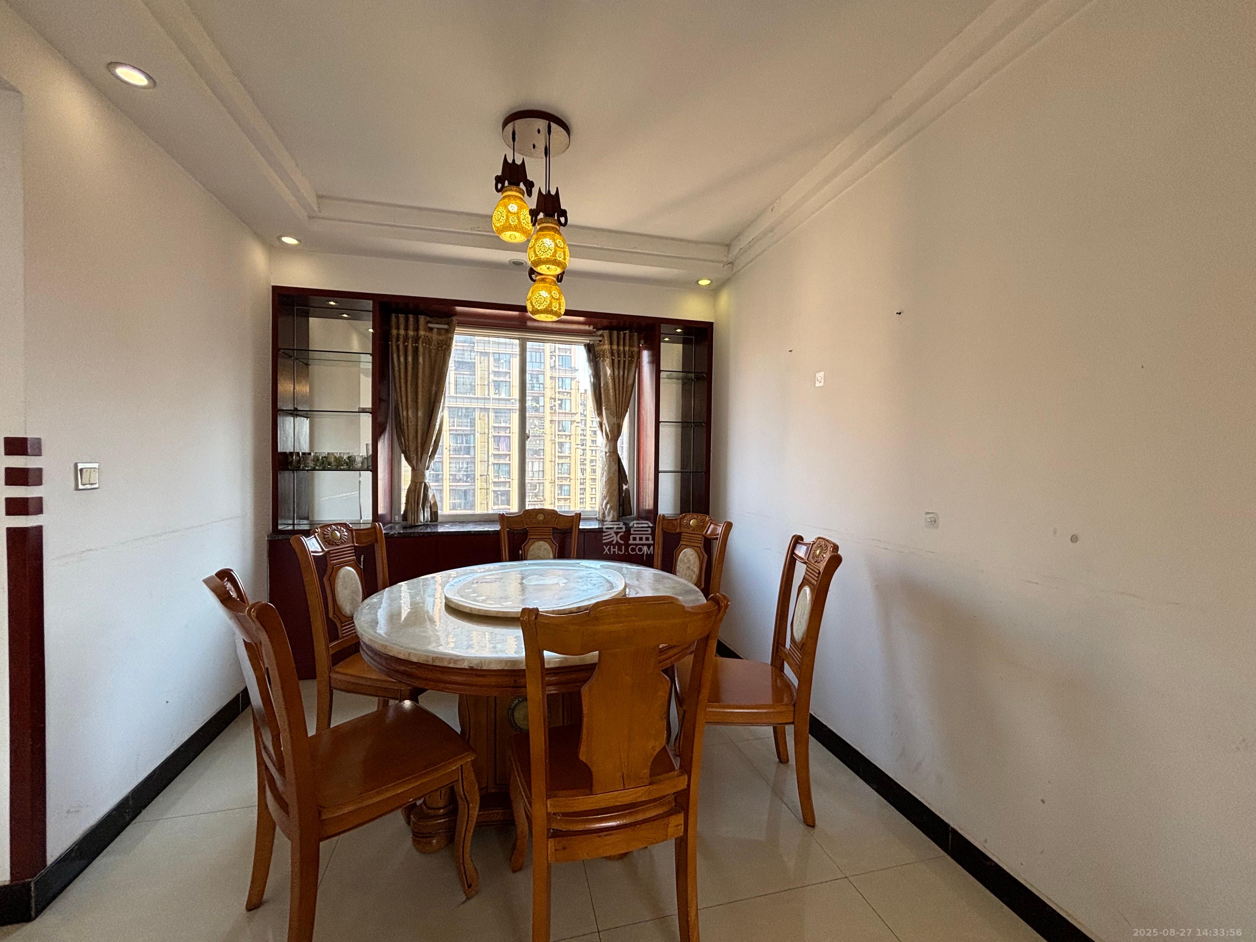 筑梦佳园  4室2厅2卫    2300.0元/月室内图