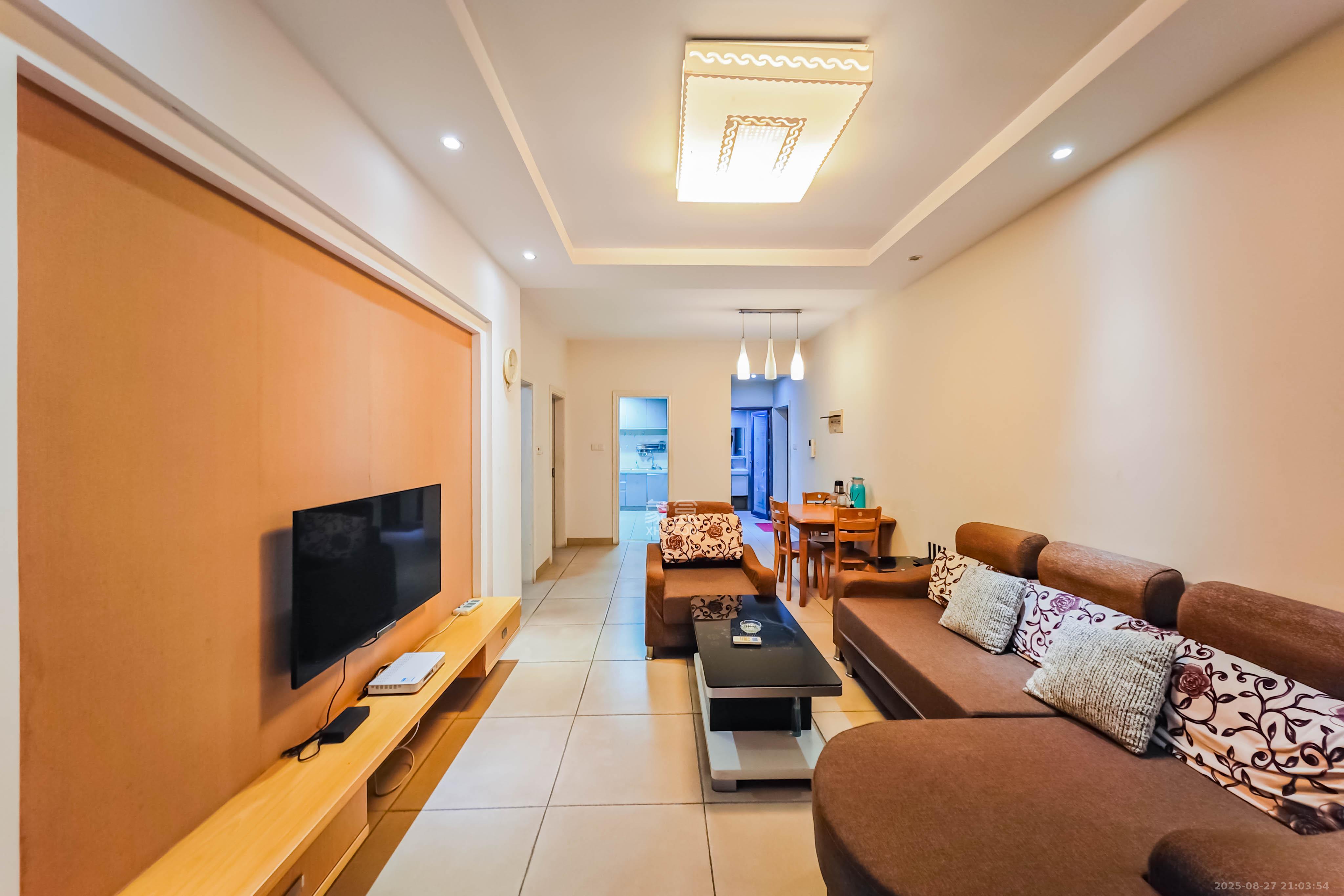 中城丽景香山园 2室2厅1卫 75.0万 中城丽景香山园 2室2厅1卫 75.0万客厅