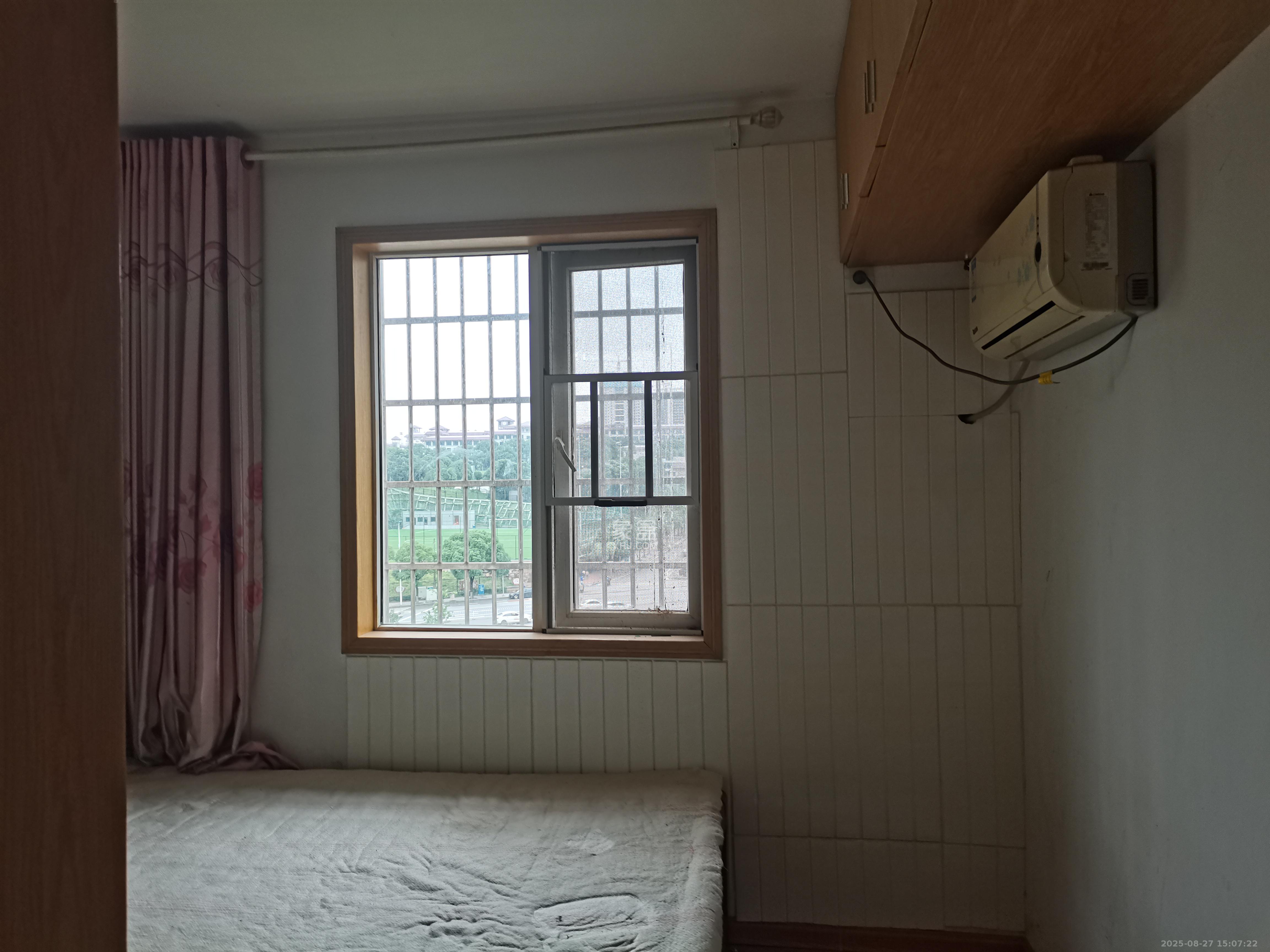 长房凤凰佳园  1室1厅1卫    1300.0元/月室内图