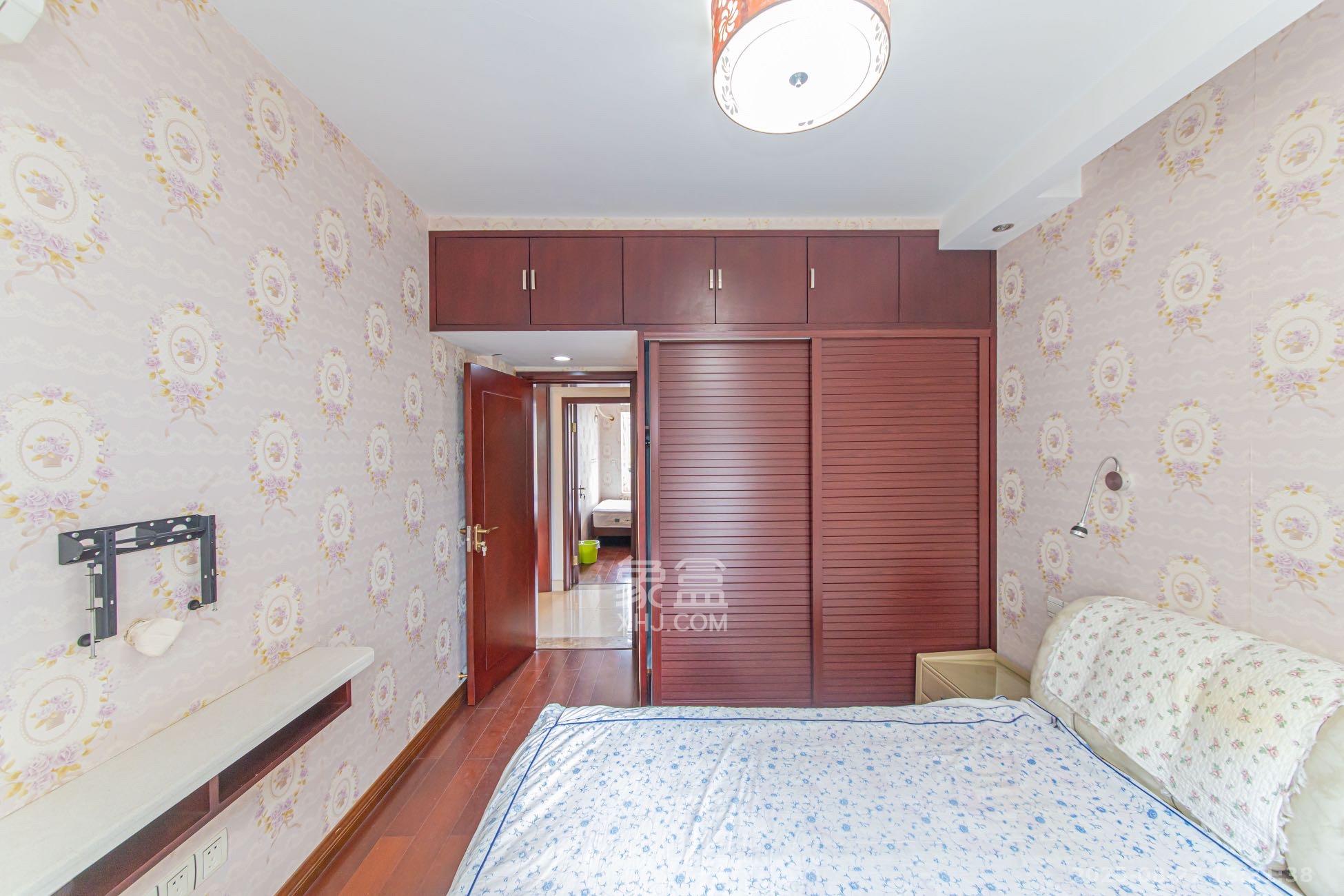 华天苑 3室2厅1卫 2400.0元/月 华天苑 3室2厅1卫 2400.0元/月室内图