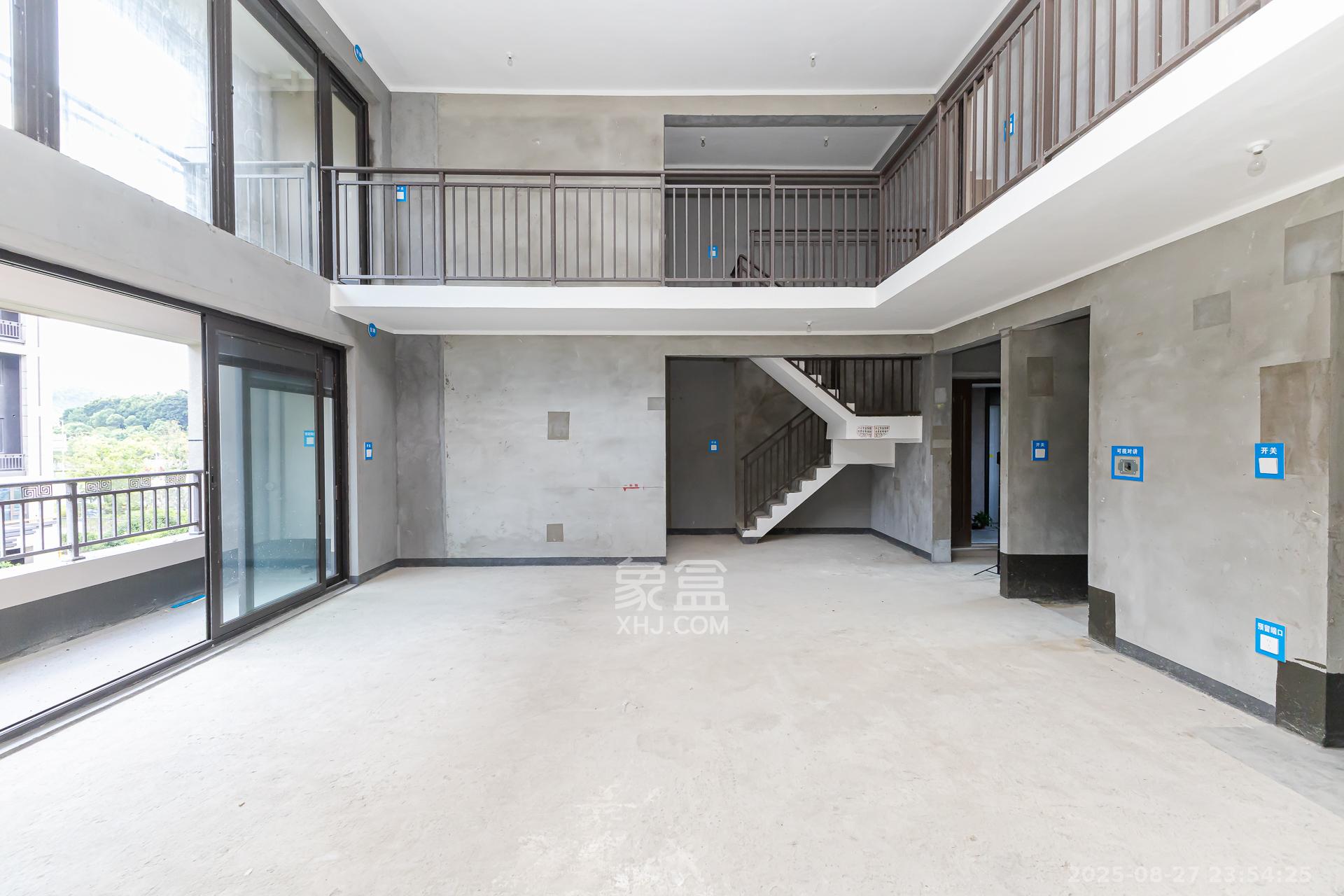 时代建发和著  4室2厅2卫    350.0万 时代建发和著  4室2厅2卫    350.0万客厅