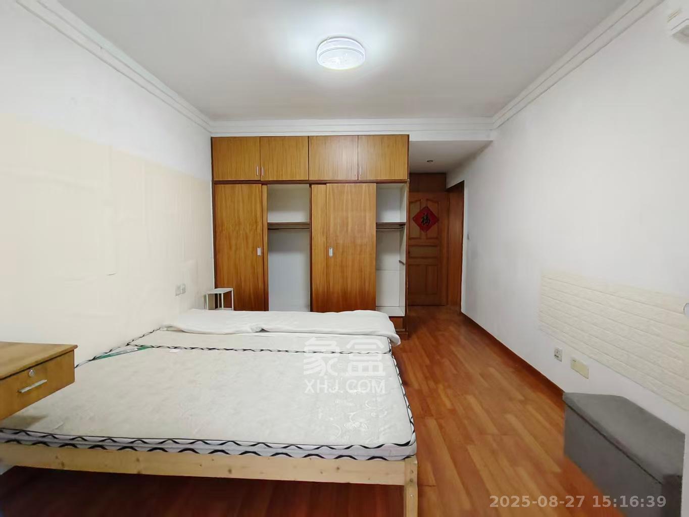 新桥小区  3室2厅2卫    2200.0元/月室内图