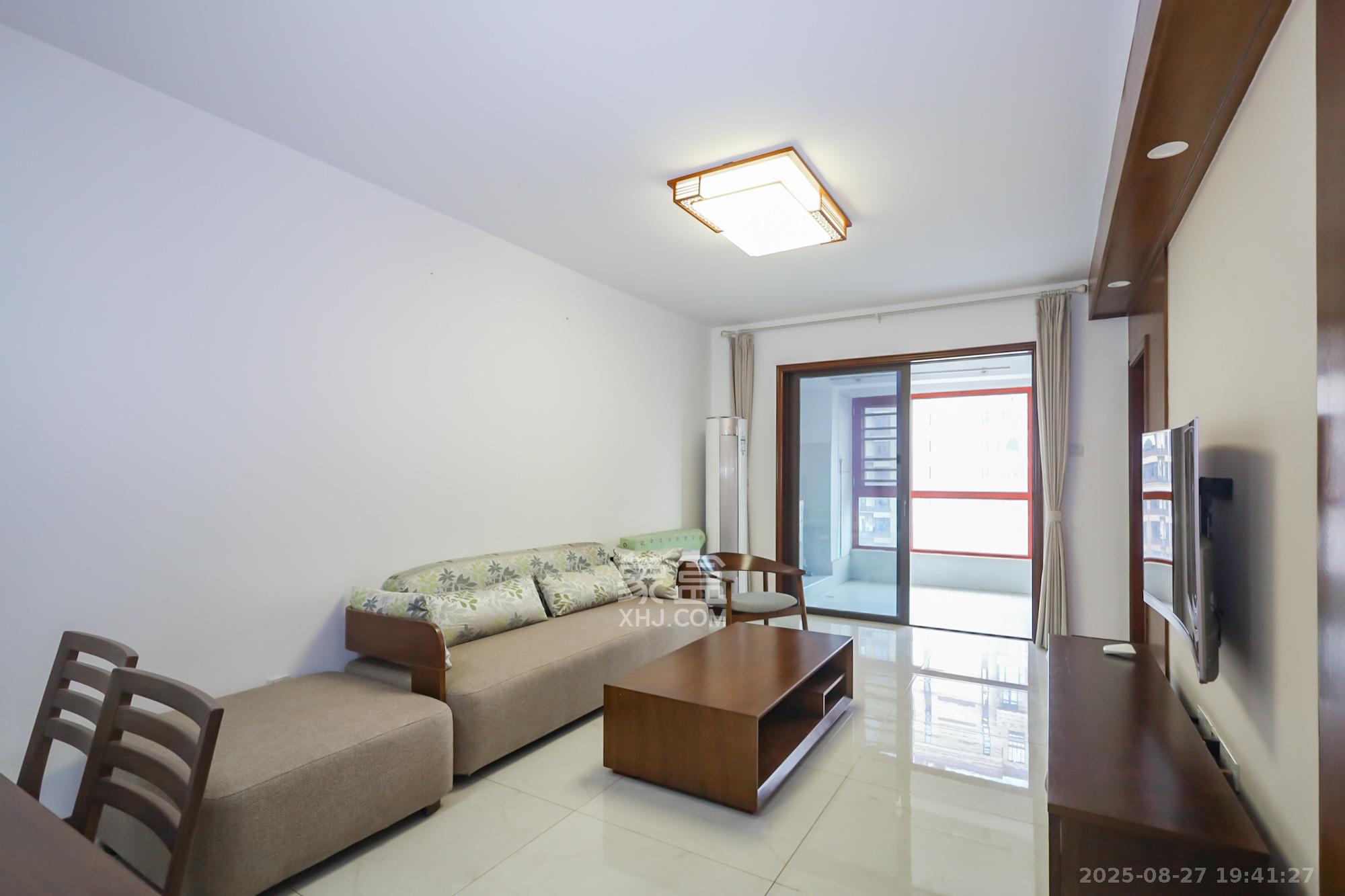 保利西海岸B区  3室2厅1卫    125.0万 保利西海岸B区  3室2厅1卫    125.0万客厅