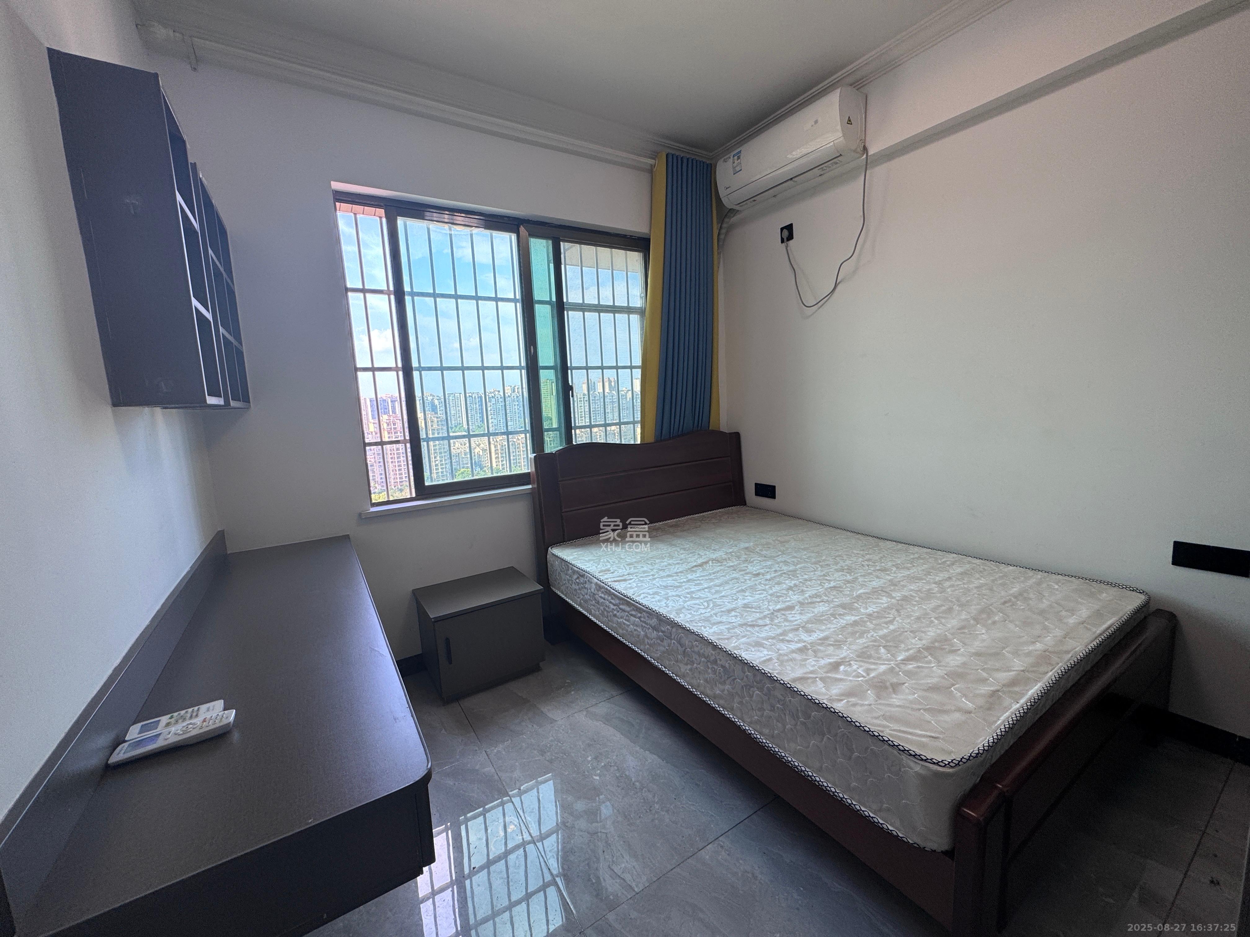 鄱阳佳郡 3室2厅2卫 2300.0元/月 鄱阳佳郡 3室2厅2卫 2300.0元/月室内图