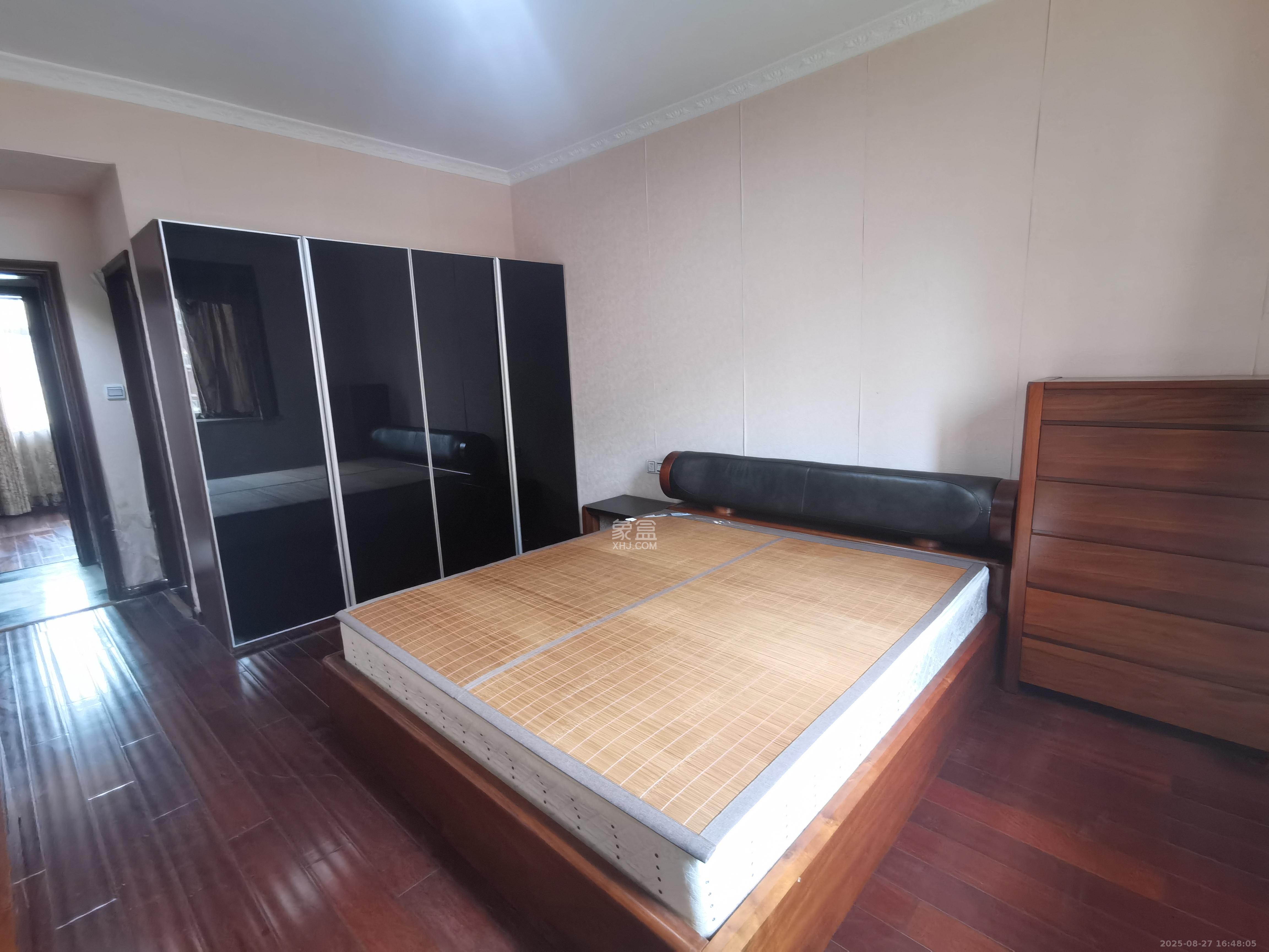 纳帕溪谷 3室2厅2卫 1600.0元/月 纳帕溪谷 3室2厅2卫 1600.0元/月室内图