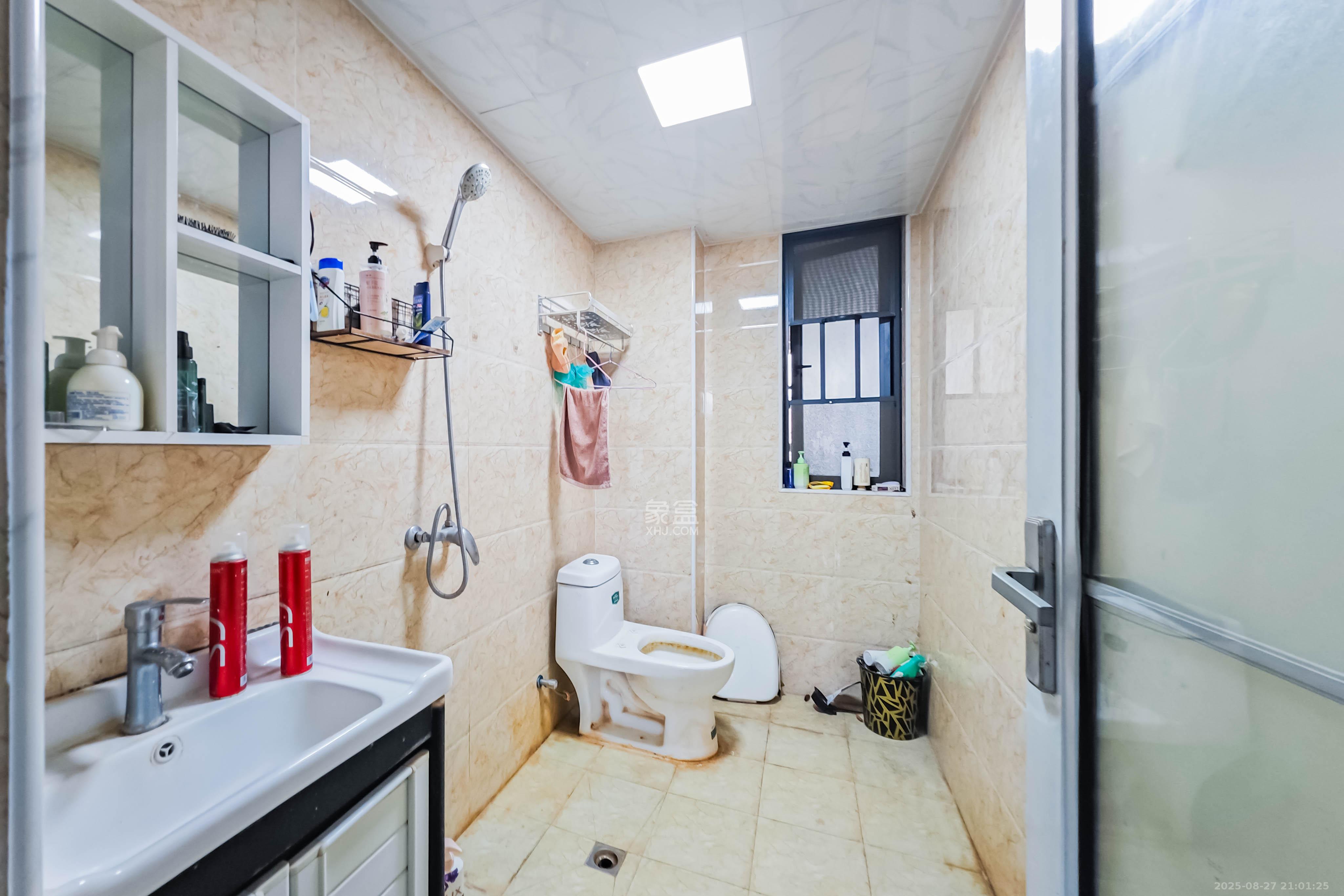 叠彩兰亭  3室2厅2卫    90.0万卫生间