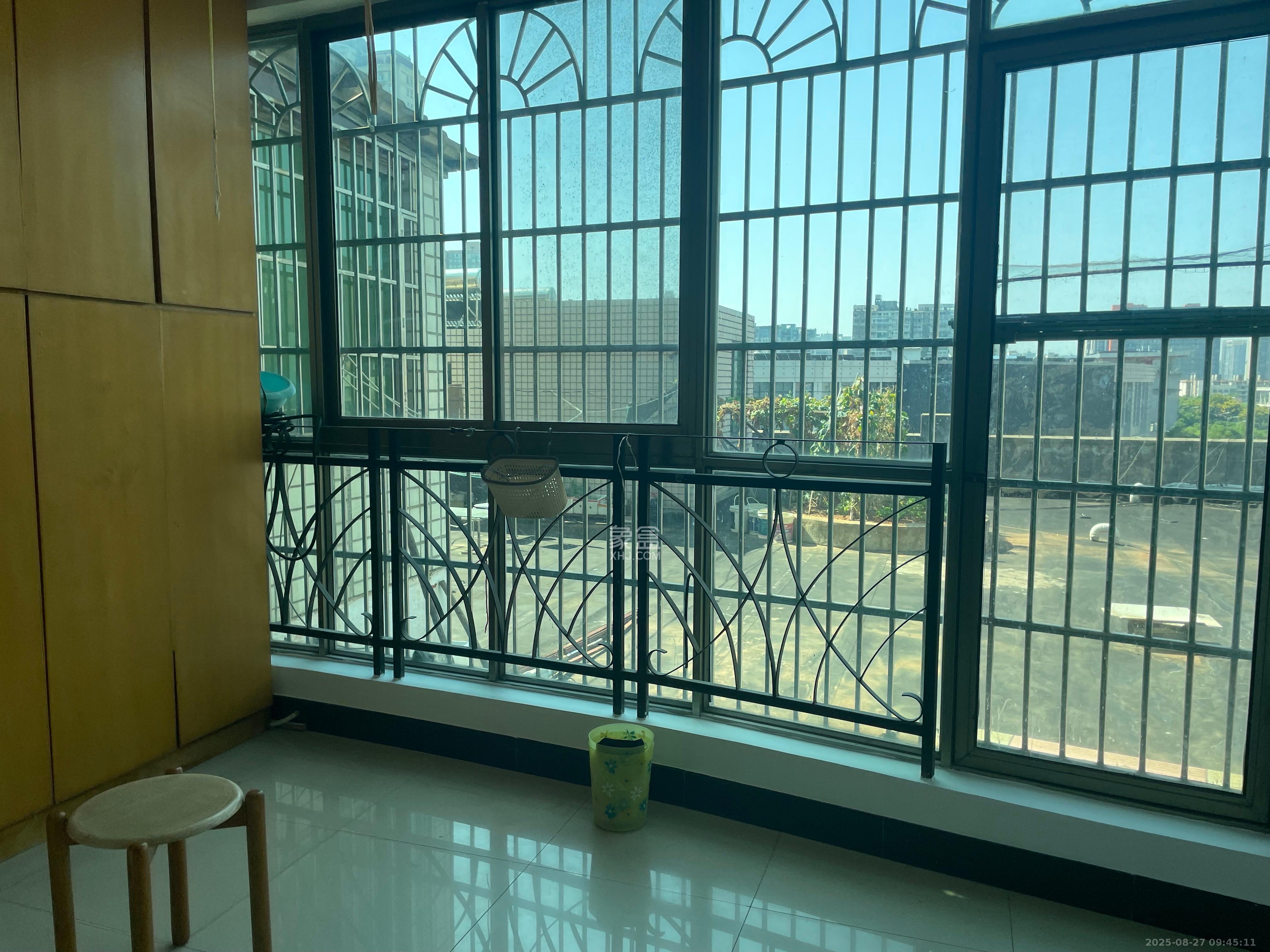 宏轩花苑 3室2厅1卫 2600.0元/月 宏轩花苑 3室2厅1卫 2600.0元/月室内图