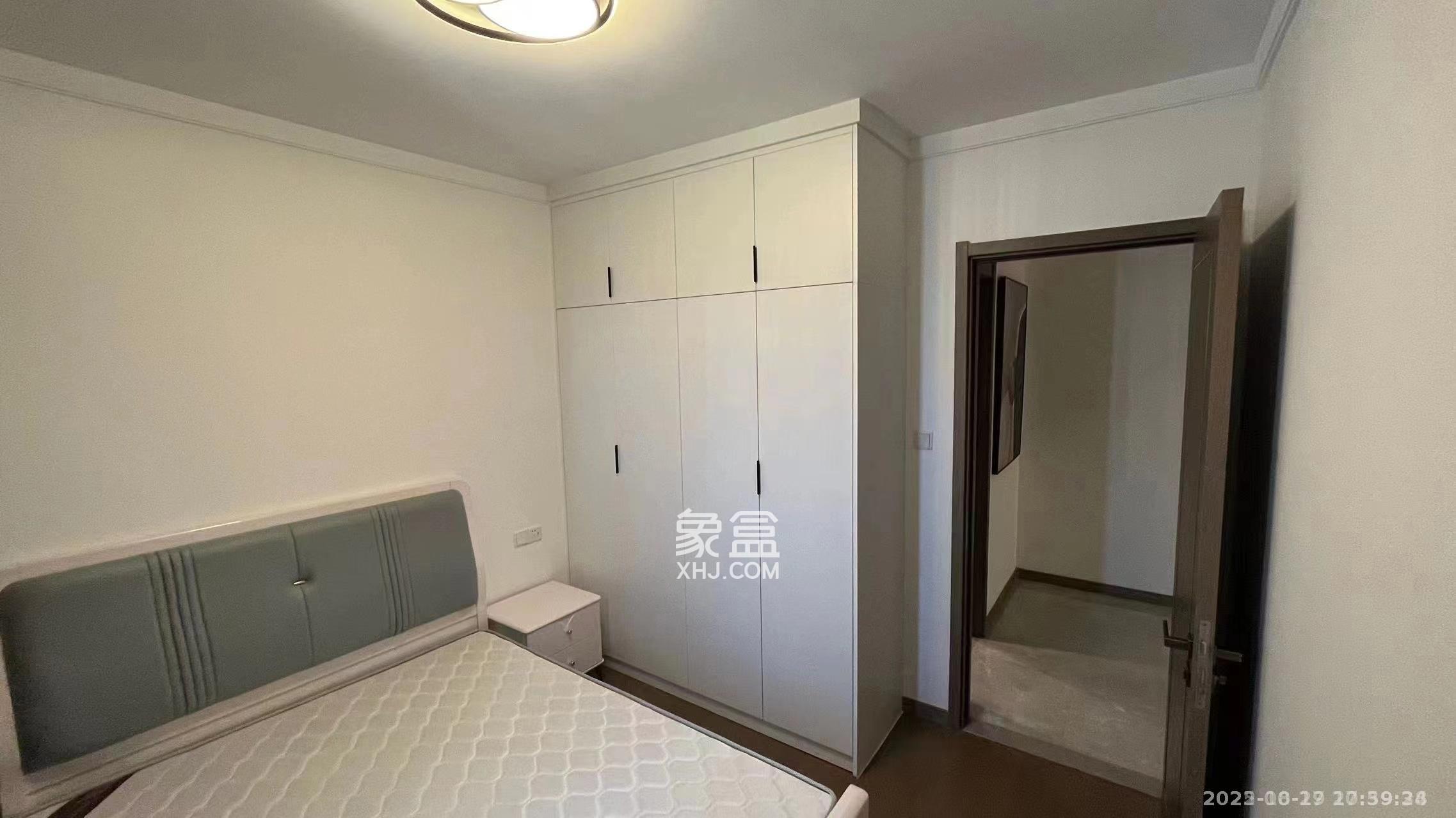 龙湖铂金中心(龙湖春江郦城)  4室2厅2卫    6500.0元/月 龙湖铂金中心(龙湖春江郦城)  4室2厅2卫    6500.0元/月室内图