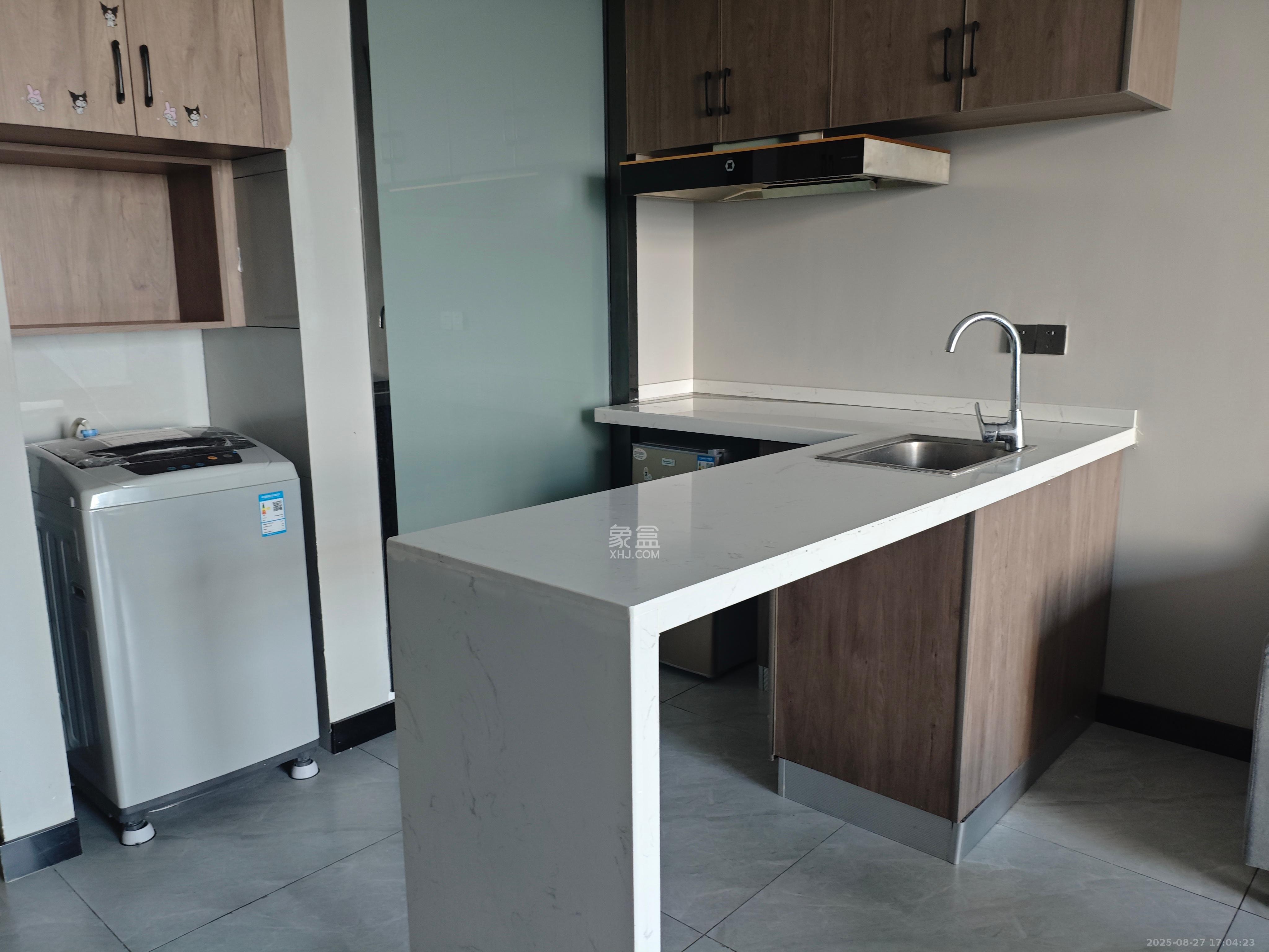 公园9号大都会  11室1厅1卫    2400.0元/月室内图