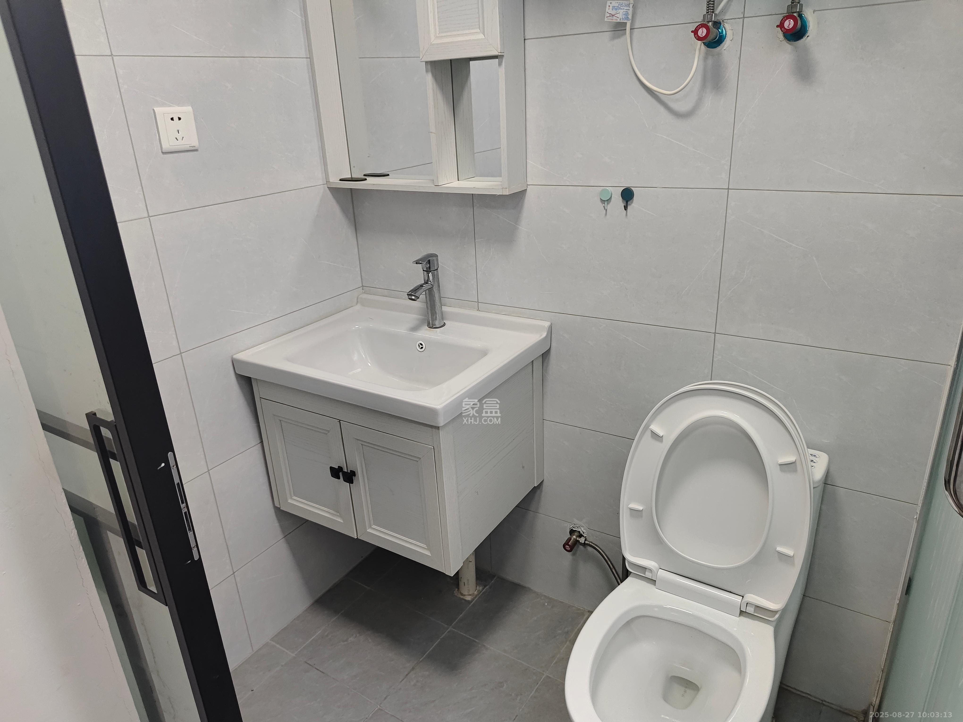 保利中环广场(保利中悦苑)  1室1厅1卫    1500.0元/月 保利中环广场(保利中悦苑)  1室1厅1卫    1500.0元/月室内图