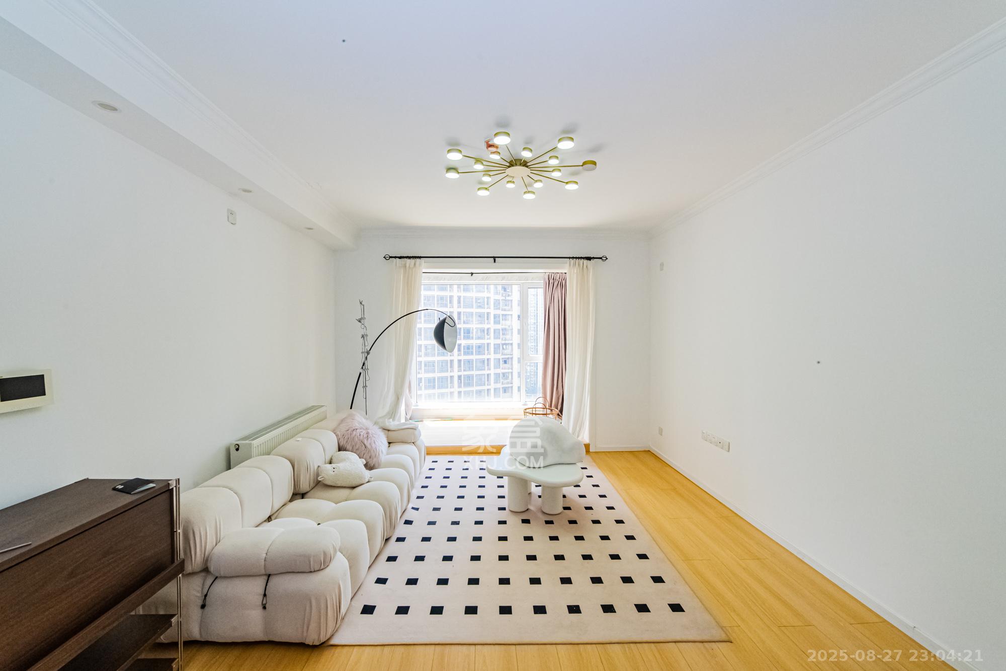 北辰三角洲B2E2区 3室2厅2卫 195.0万 北辰三角洲B2E2区 3室2厅2卫 195.0万客厅