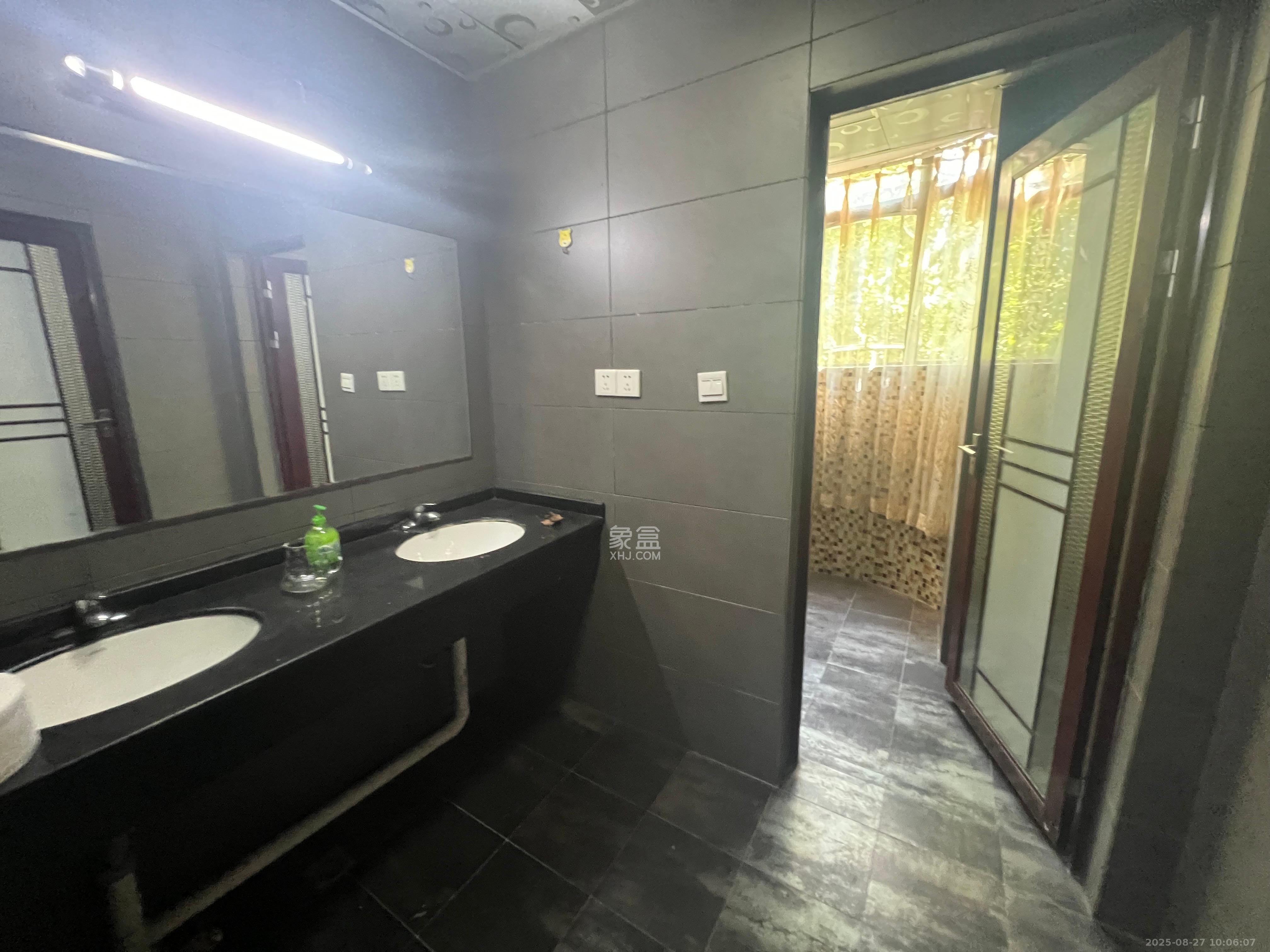 金色比华利 5室2厅2卫 9000.0元/月 金色比华利 5室2厅2卫 9000.0元/月室内图