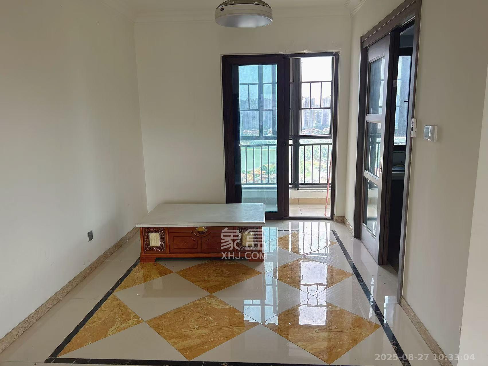 碧桂园高尔夫花园  4室2厅2卫    2400.0元/月 碧桂园高尔夫花园  4室2厅2卫    2400.0元/月室内图