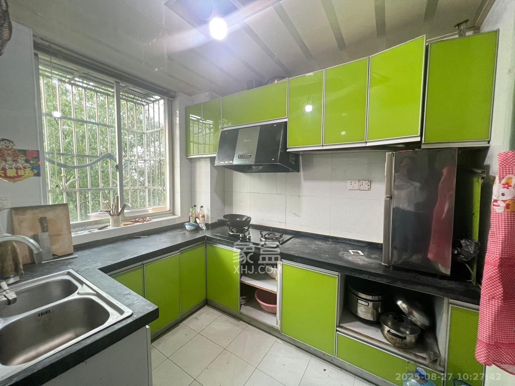 中南汽车世界 3室2厅2卫 1400.0元/月 中南汽车世界 3室2厅2卫 1400.0元/月室内图