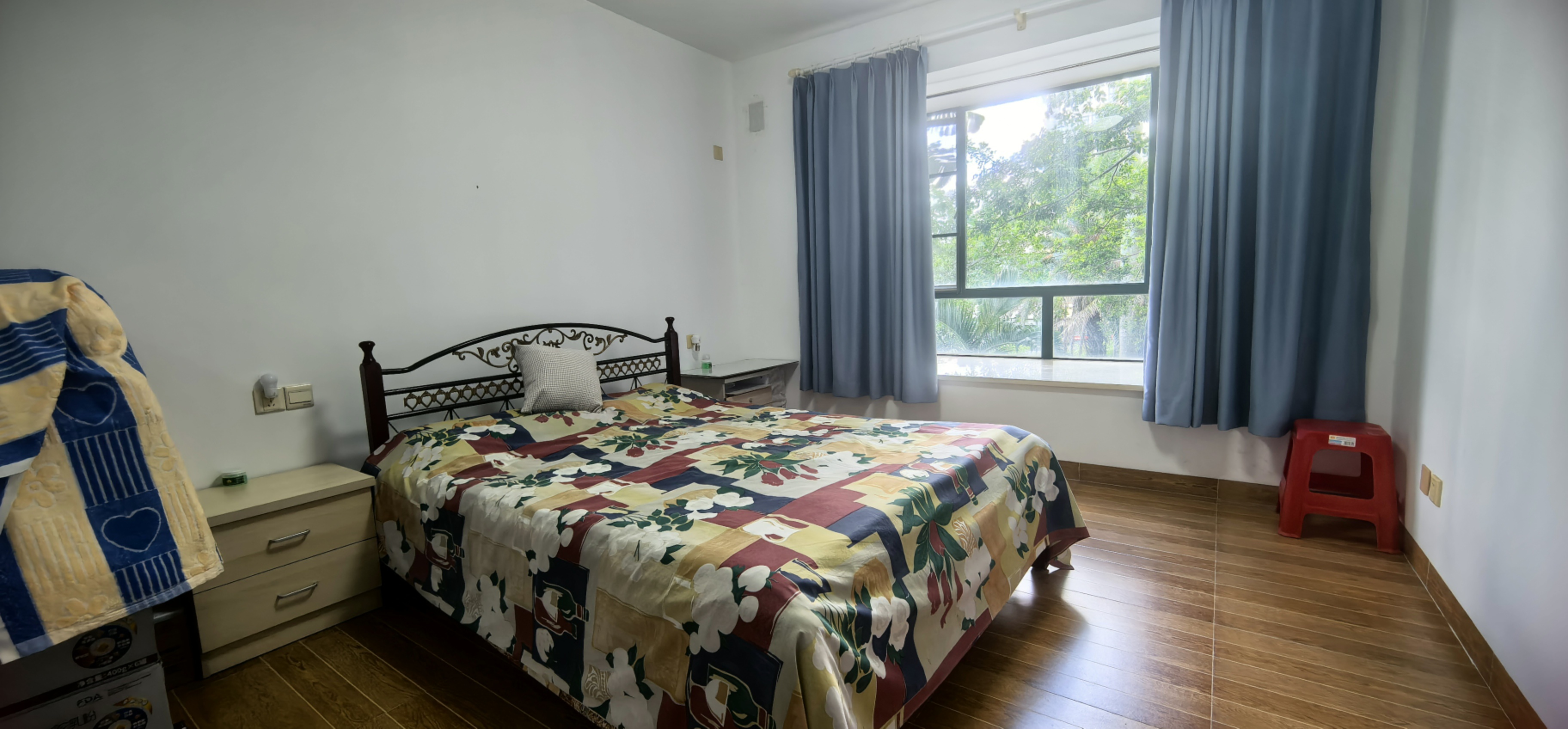 金茂滨江温泉花园 1室1厅1卫 42.0万 金茂滨江温泉花园 1室1厅1卫 42.0万客厅