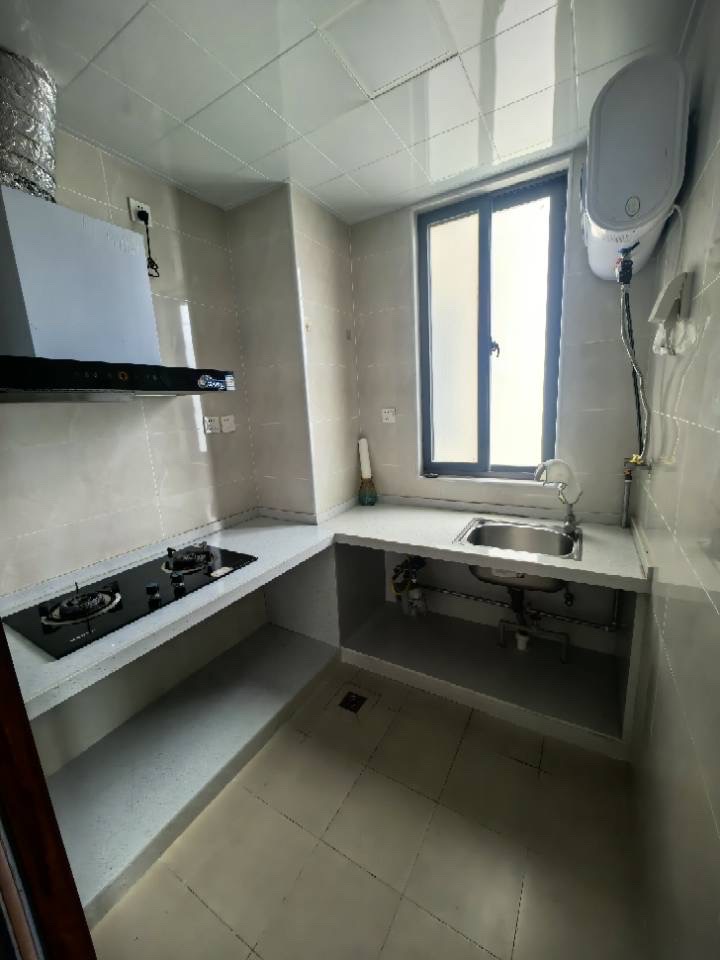 中交欢乐湖岸(品湖雅苑)  1室0厅1卫    1900.0元/月 中交欢乐湖岸(品湖雅苑)  1室0厅1卫    1900.0元/月室内图