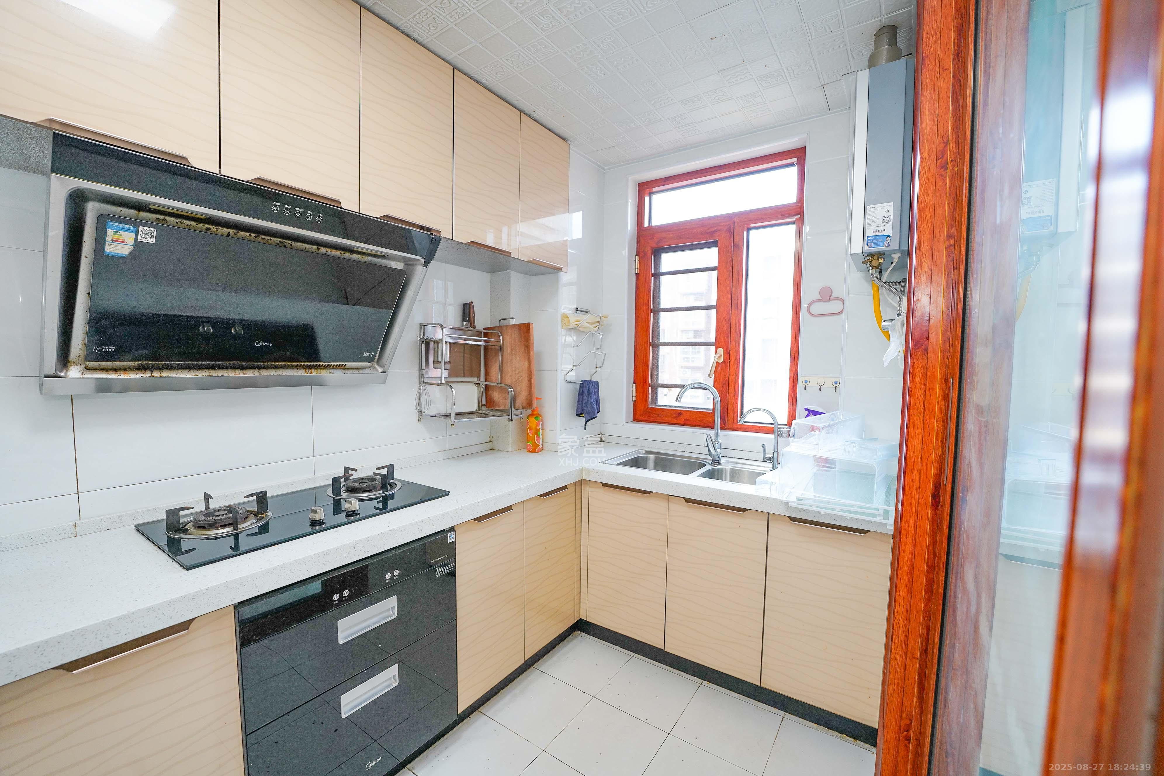 三城花苑(一,二,三期)  3室2厅2卫    62.3万 三城花苑(一,二,三期)  3室2厅2卫    62.3万厨房