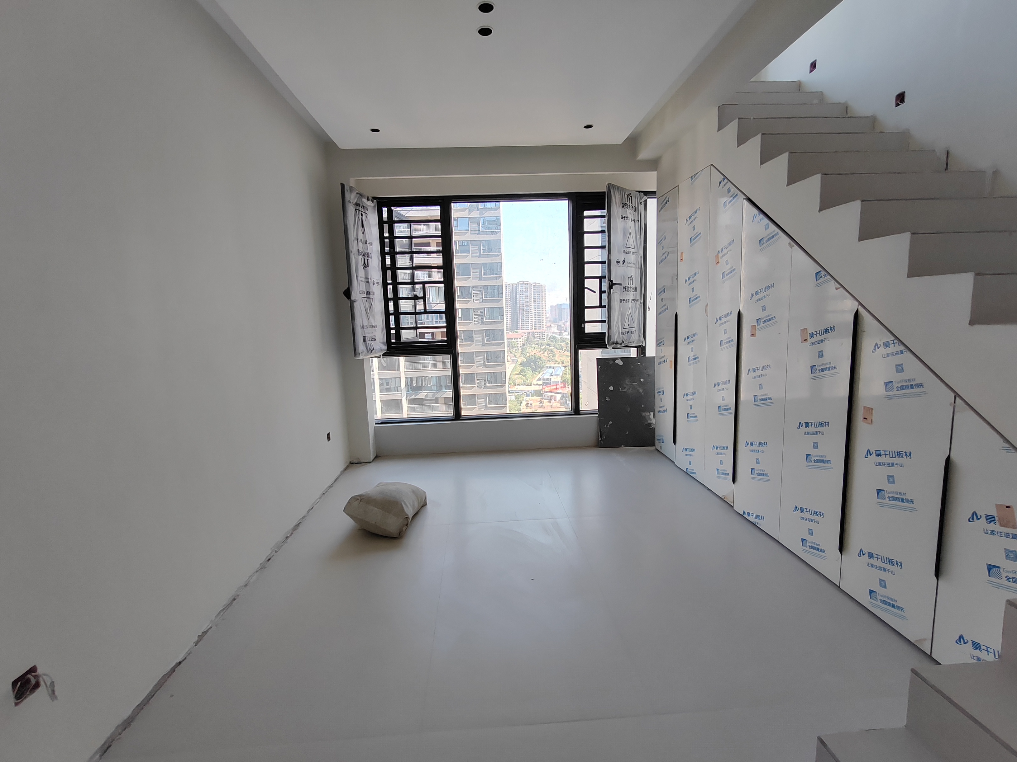 湘悦青春里 5室2厅2卫 108.0万 湘悦青春里 5室2厅2卫 108.0万客厅