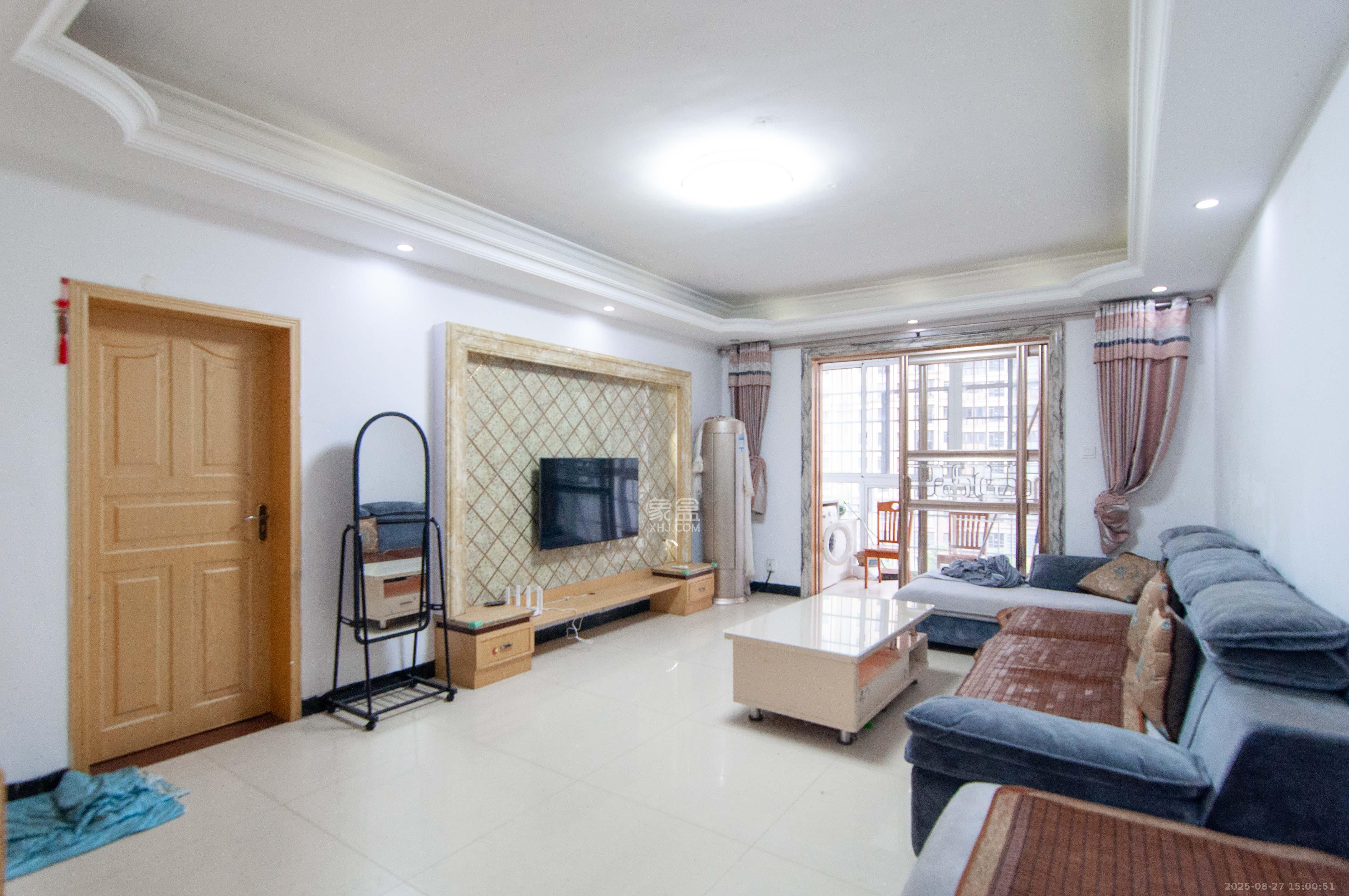 中房F联邦  3室2厅2卫    90.0万 中房F联邦  3室2厅2卫    90.0万客厅