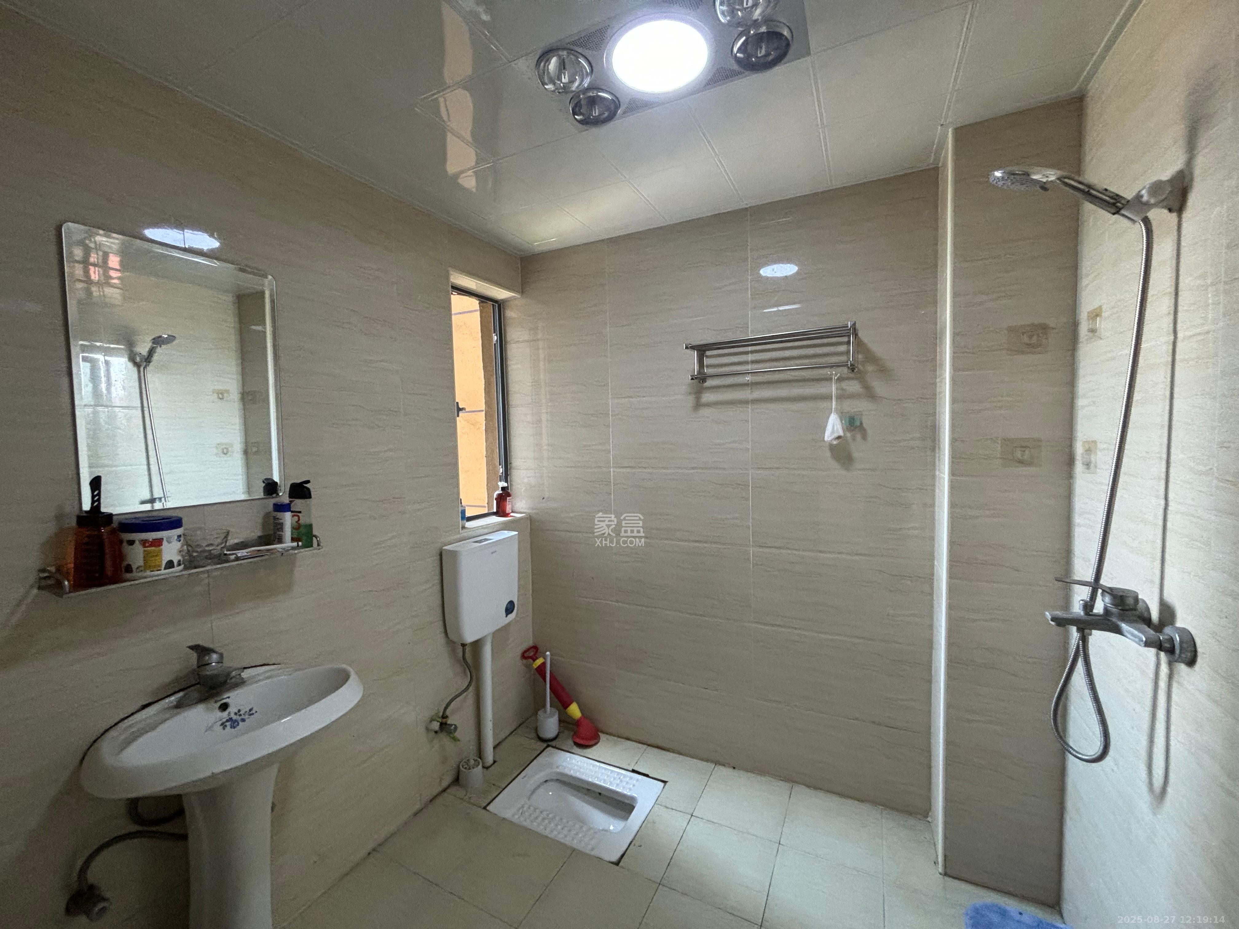 荣盛花语书苑 3室2厅2卫 2700.0元/月 荣盛花语书苑 3室2厅2卫 2700.0元/月室内图