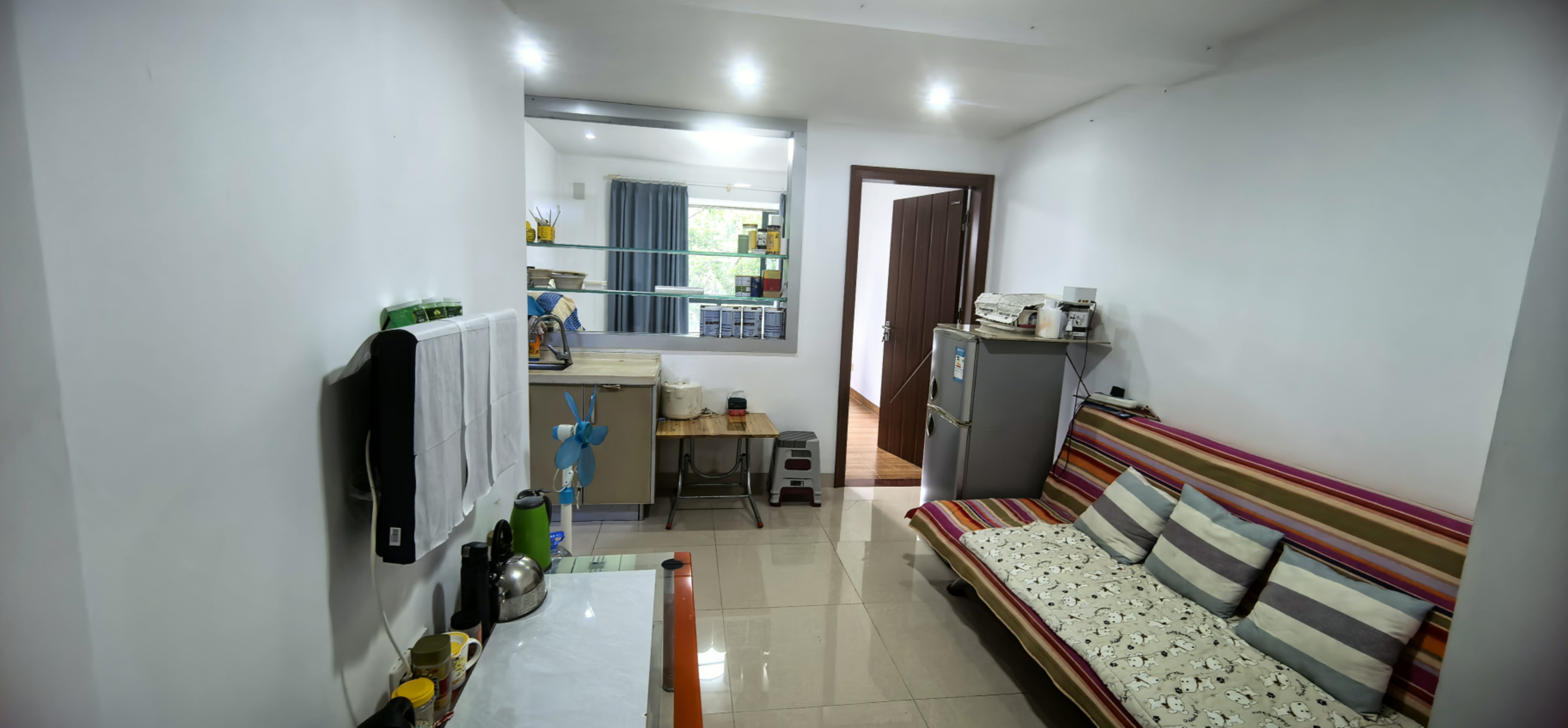 金茂滨江温泉花园 1室1厅1卫 42.0万 金茂滨江温泉花园 1室1厅1卫 42.0万客厅