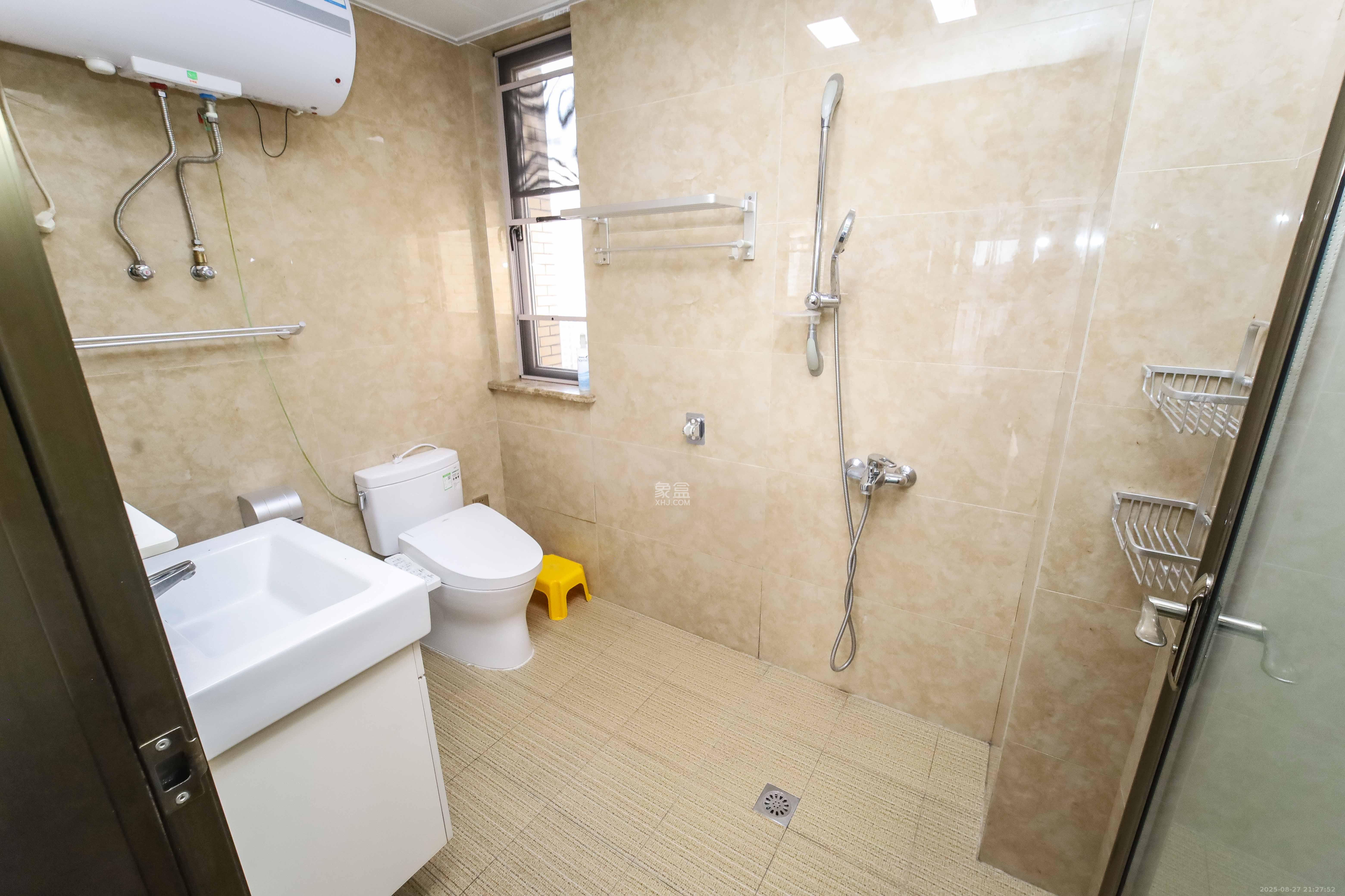 崇文阁(省教育厅宿舍) 4室2厅2卫 130.0万 崇文阁(省教育厅宿舍) 4室2厅2卫 130.0万卫生间