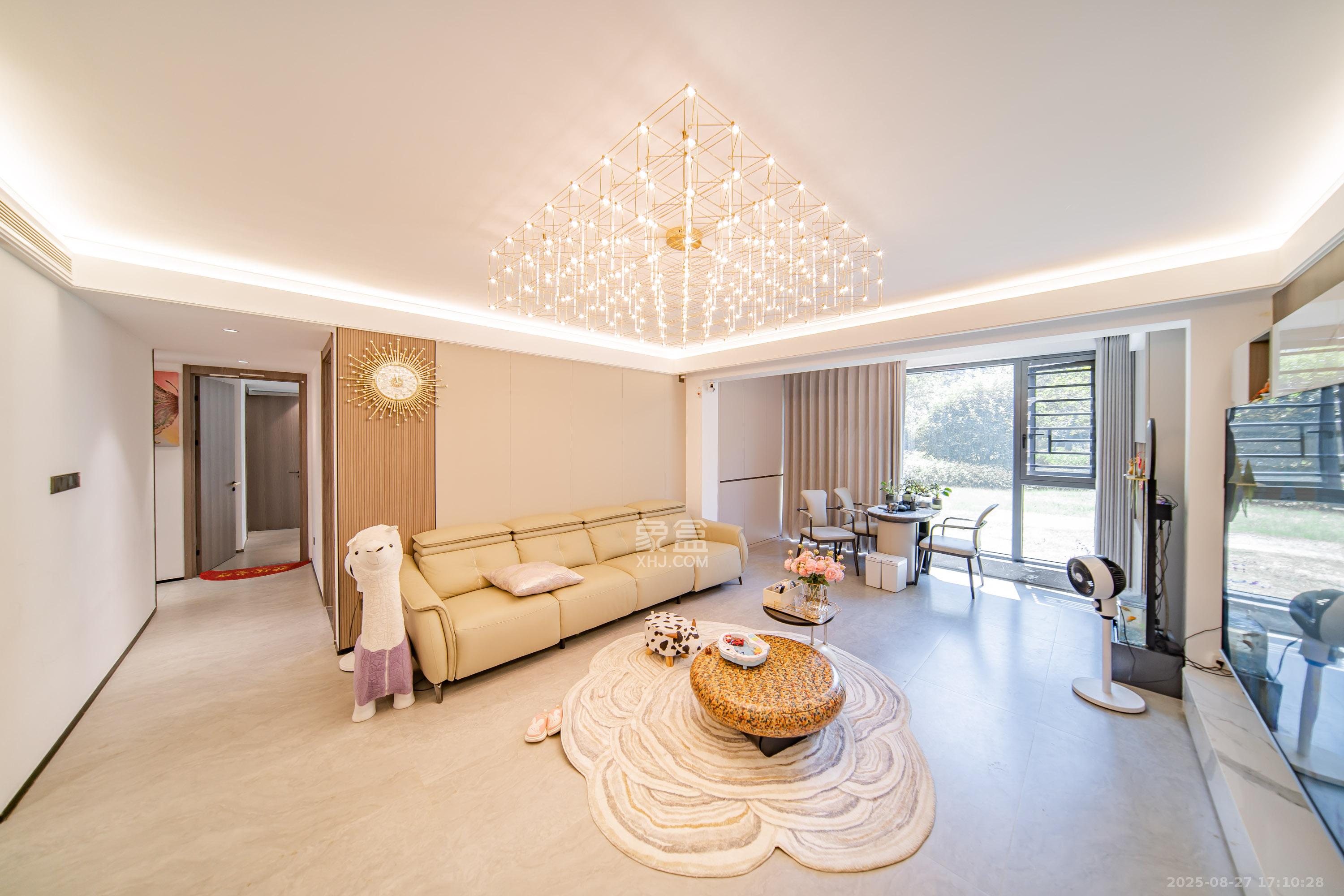 华润置地润樾府 4室2厅2卫 200.0万 华润置地润樾府 4室2厅2卫 200.0万客厅