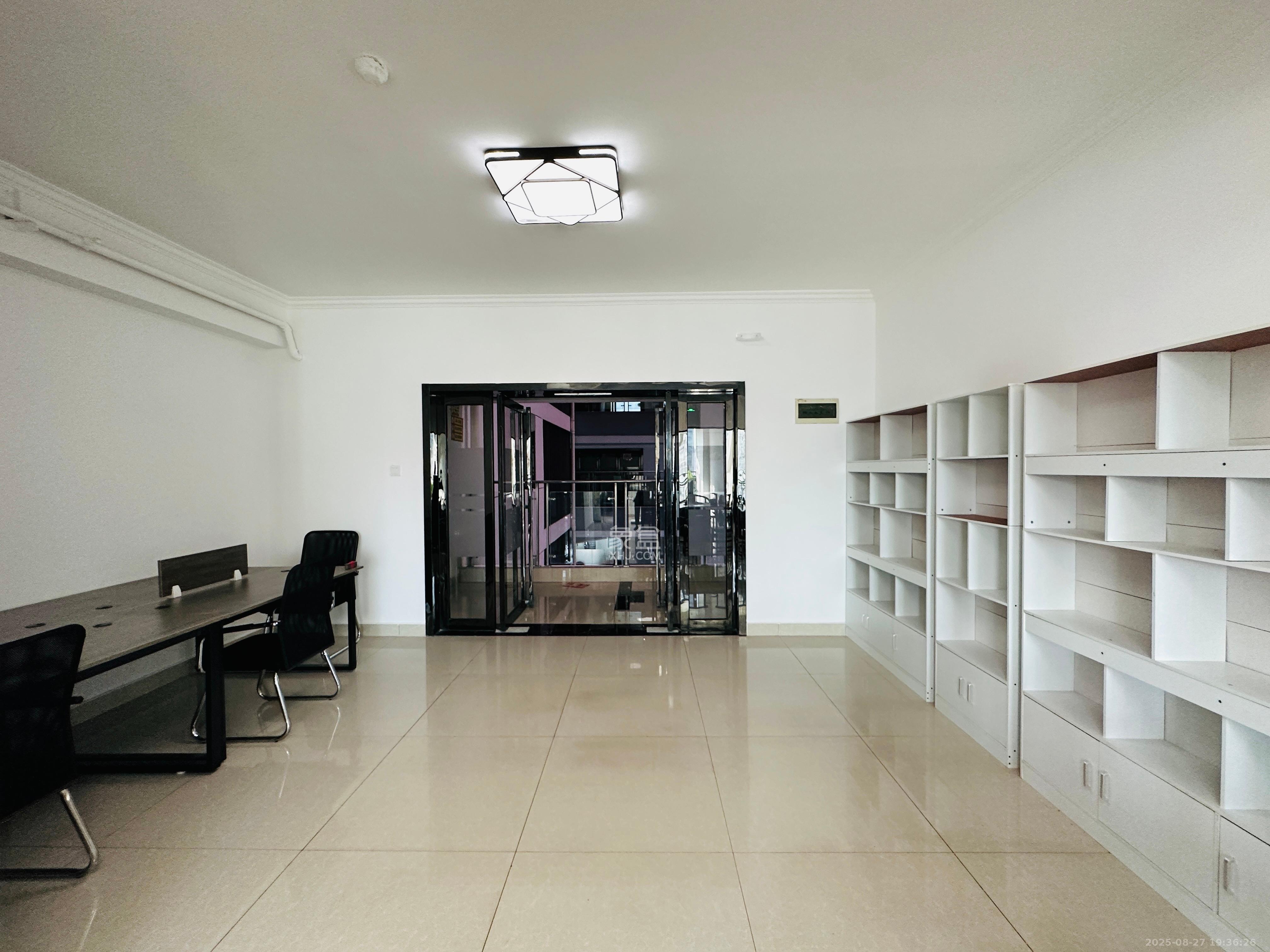 长房中庭国际(东郡华蓉广场) 1室2厅1卫 3600.0元/月 长房中庭国际(东郡华蓉广场) 1室2厅1卫 3600.0元/月室内图