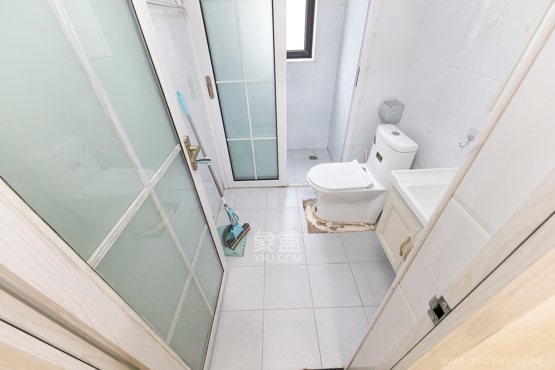 时代倾城三期  3室2厅1卫    92.8万 时代倾城三期  3室2厅1卫    92.8万卫生间