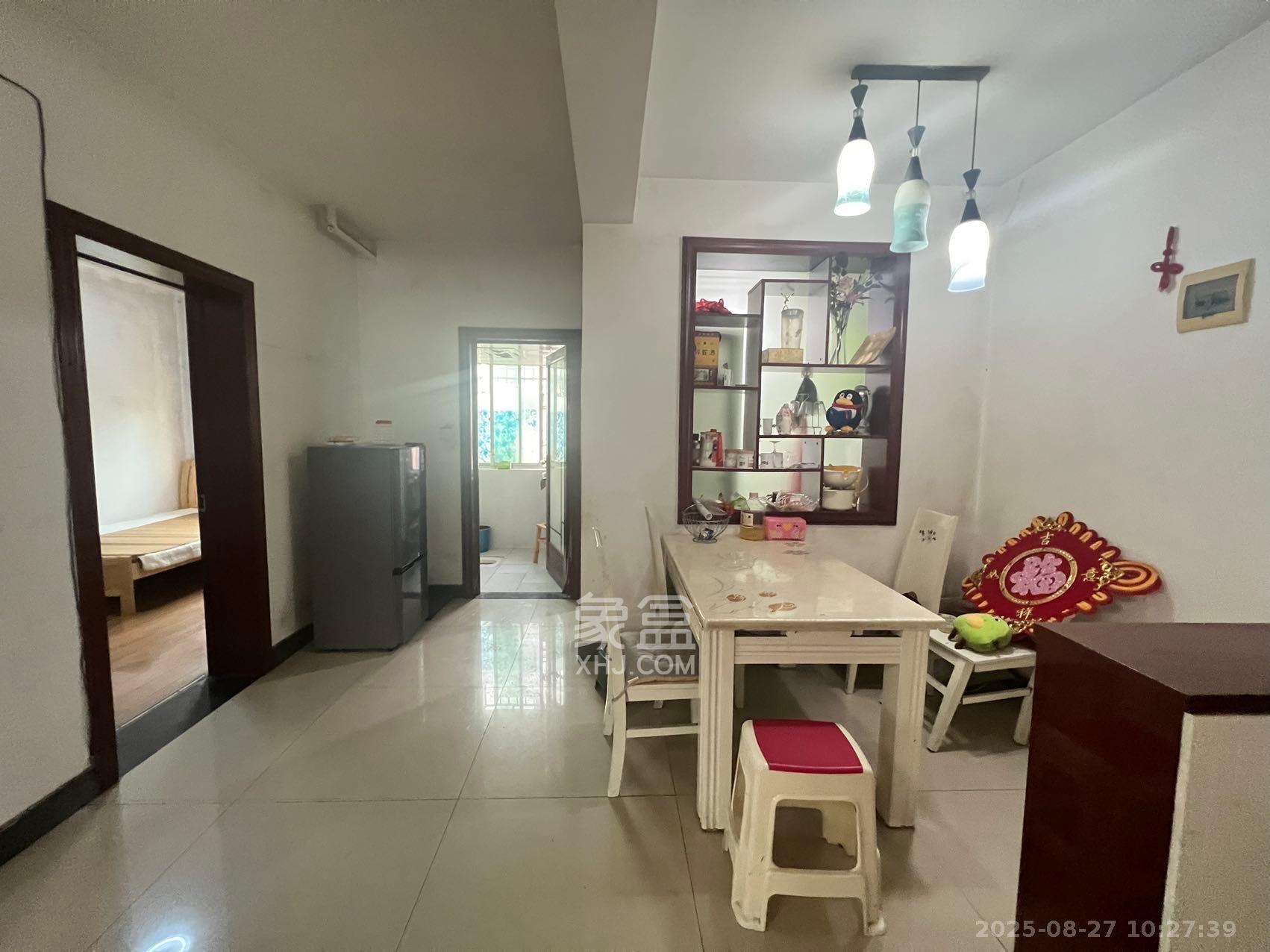 中南汽车世界 3室2厅2卫 1400.0元/月 中南汽车世界 3室2厅2卫 1400.0元/月室内图