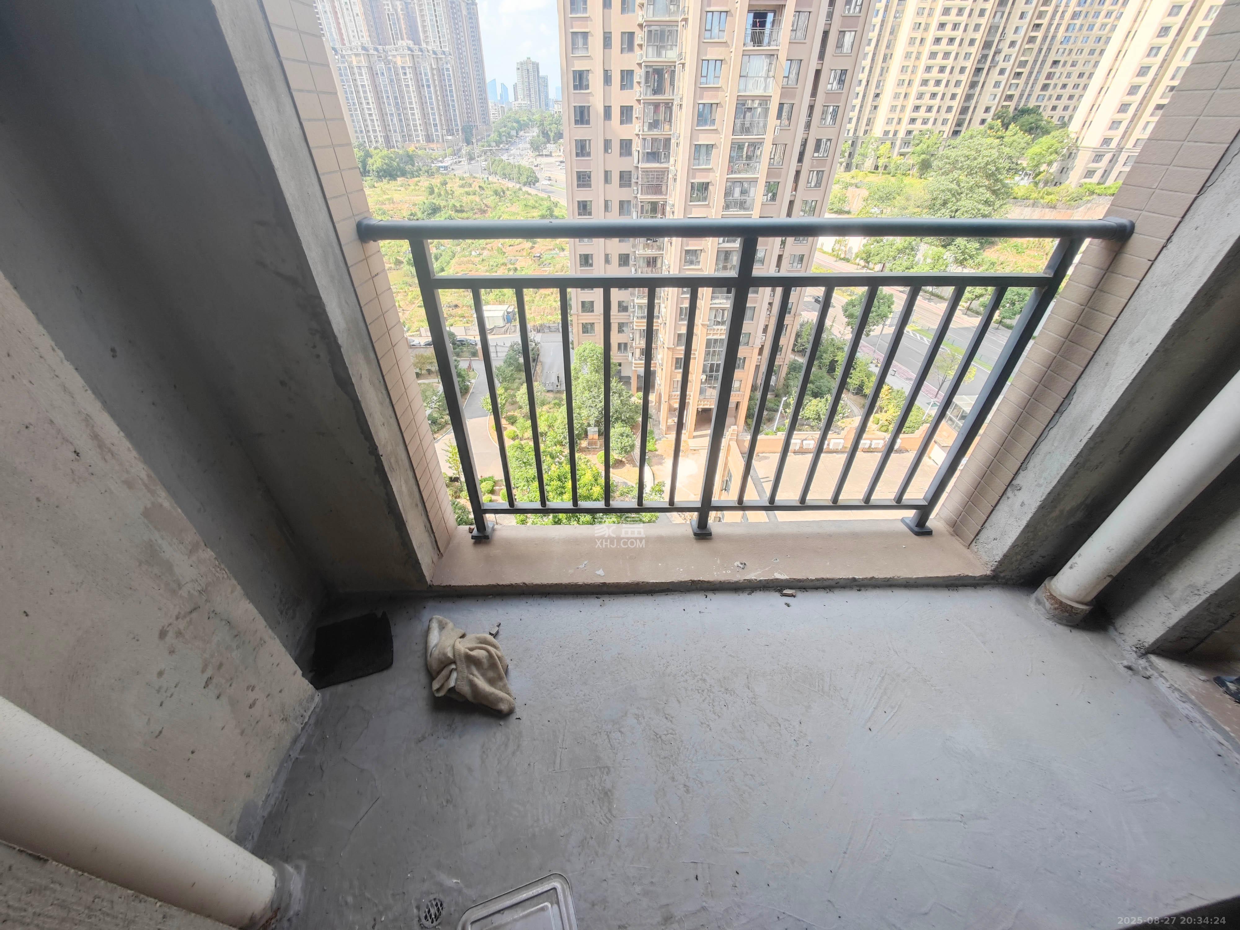 云开壹品樾玺  4室2厅2卫    132.0万 云开壹品樾玺  4室2厅2卫    132.0万阳台