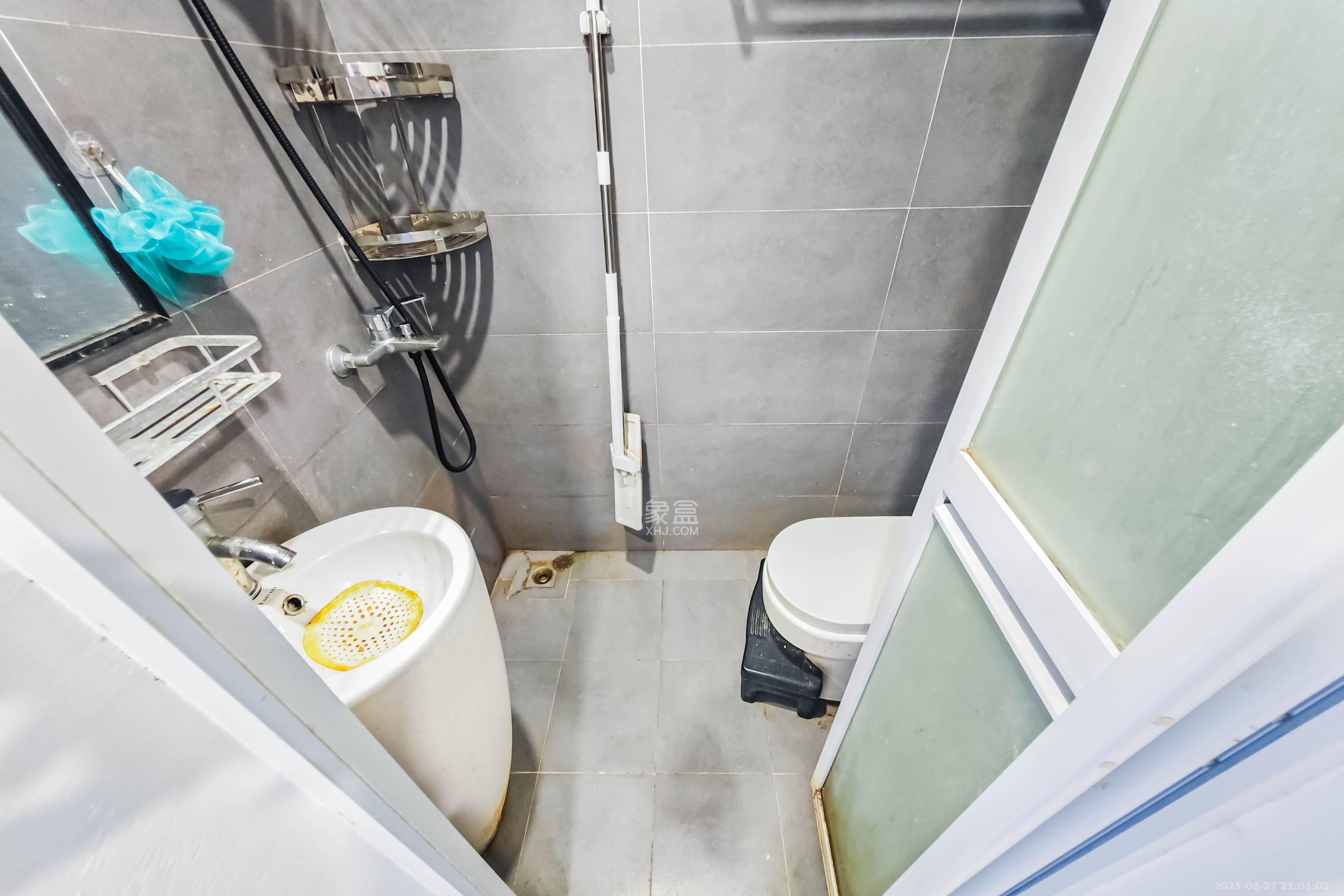 叠彩兰亭 1室1厅1卫 20.0万 叠彩兰亭 1室1厅1卫 20.0万卫生间