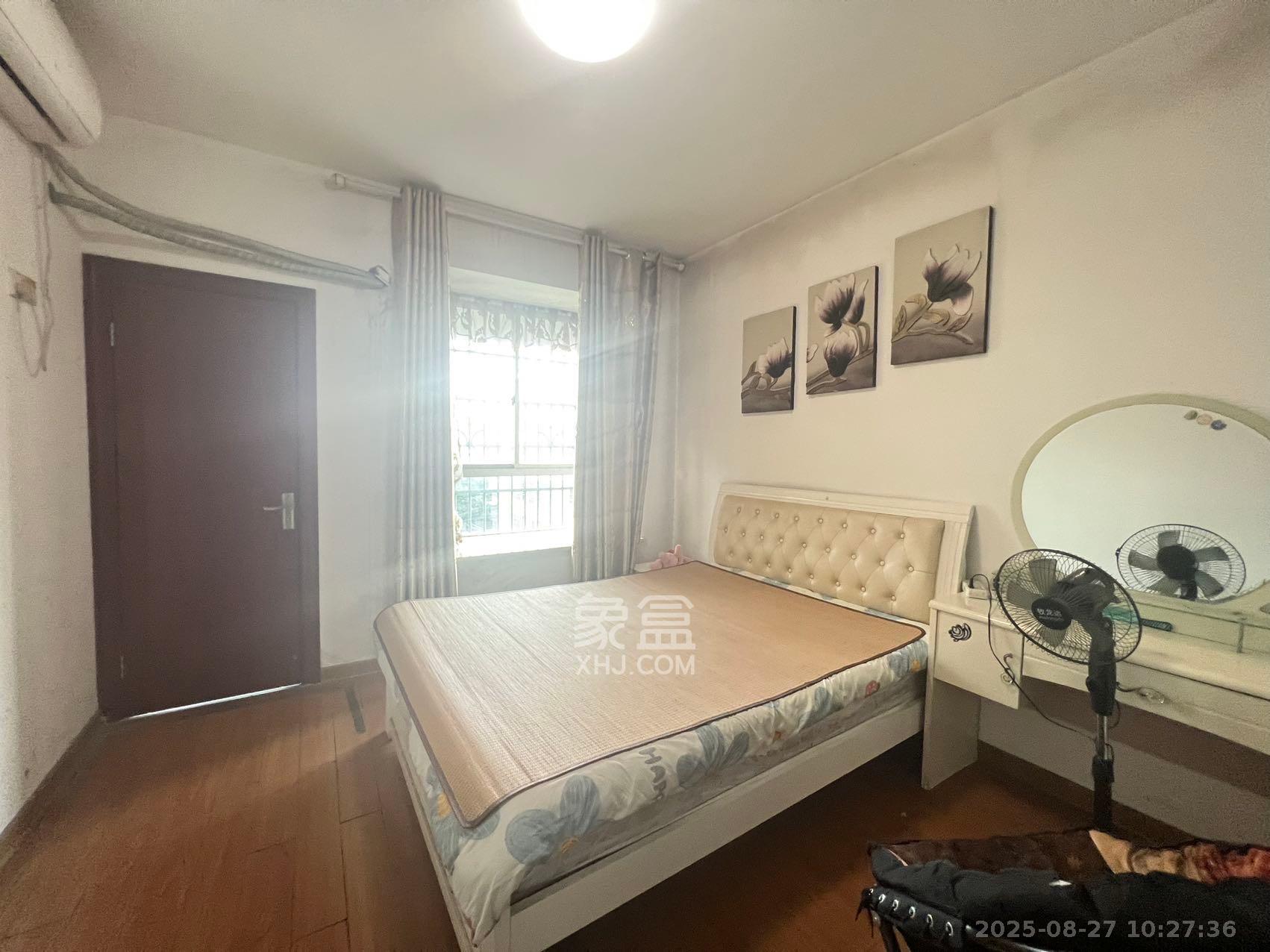 中南汽车世界 3室2厅2卫 1400.0元/月 中南汽车世界 3室2厅2卫 1400.0元/月室内图