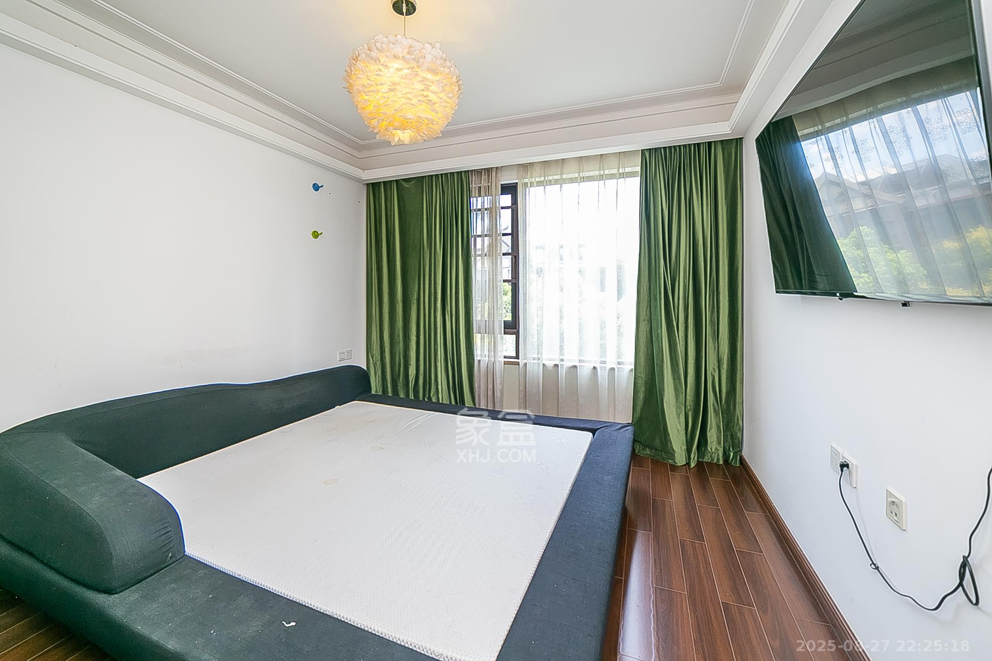 万科紫台  3室2厅2卫    238.0万 万科紫台  3室2厅2卫    238.0万卧室