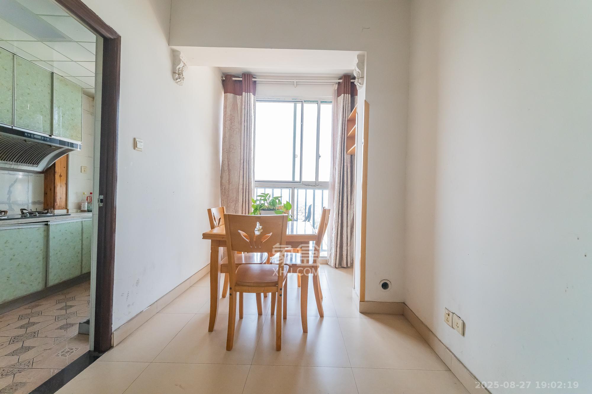 开源鑫景  4室2厅2卫    98.0万 开源鑫景  4室2厅2卫    98.0万客厅