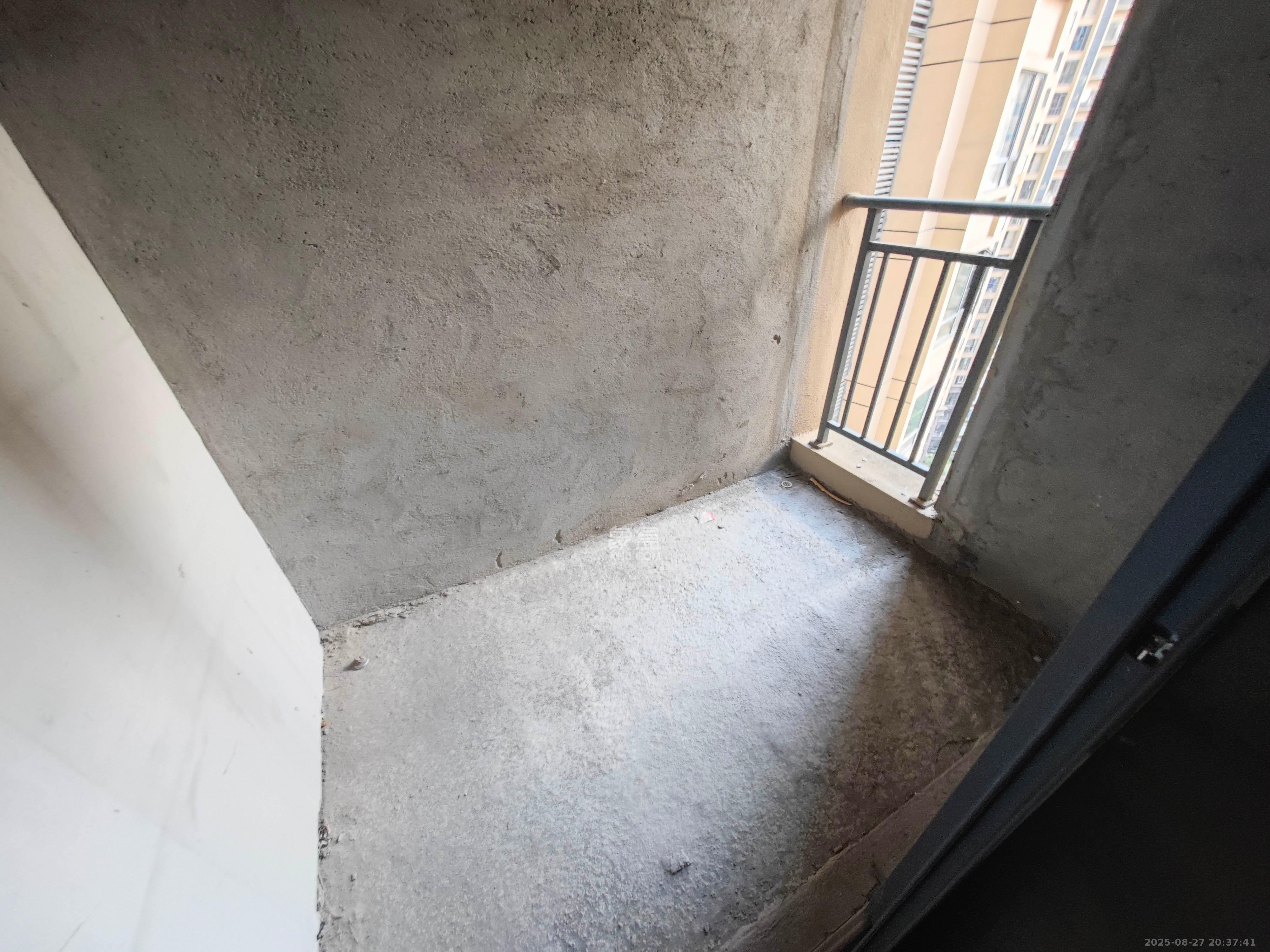 西湖鸿运佳苑 1室0厅0卫 75.0万 西湖鸿运佳苑 1室0厅0卫 75.0万卧室